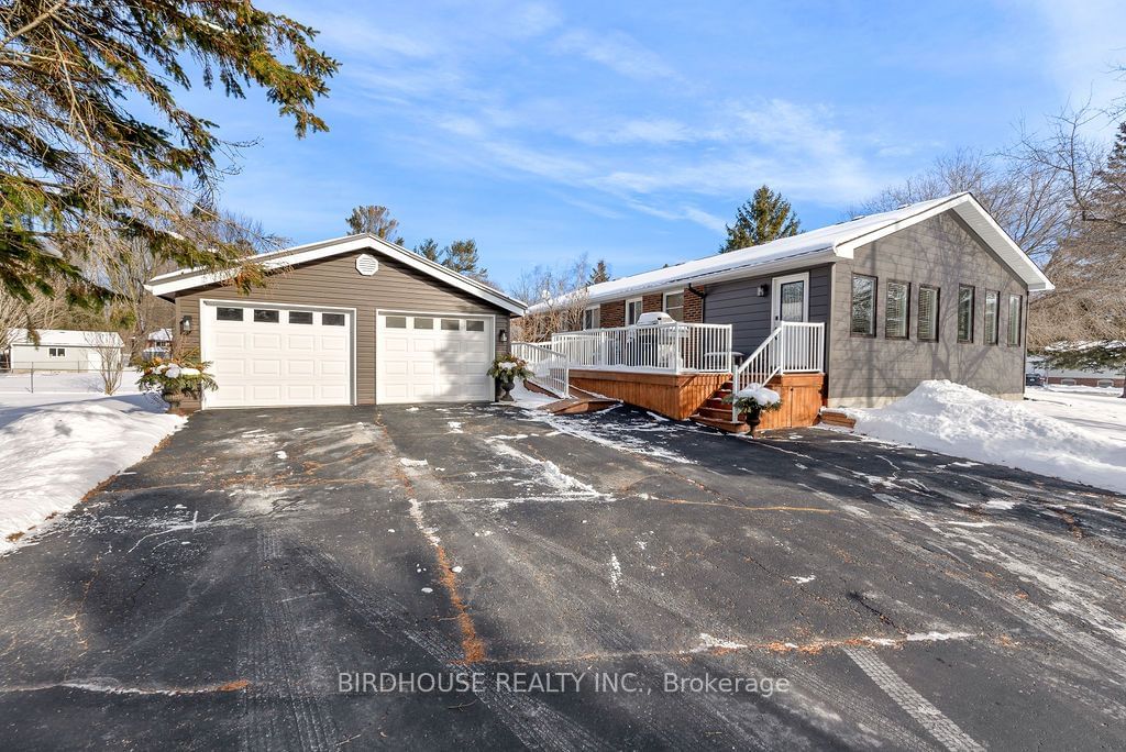 Building at 225 Clifton Street, Kawartha Lakes, Fenelon Falls