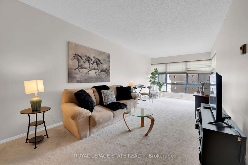home for sale on 505-175 Hunter Street E
