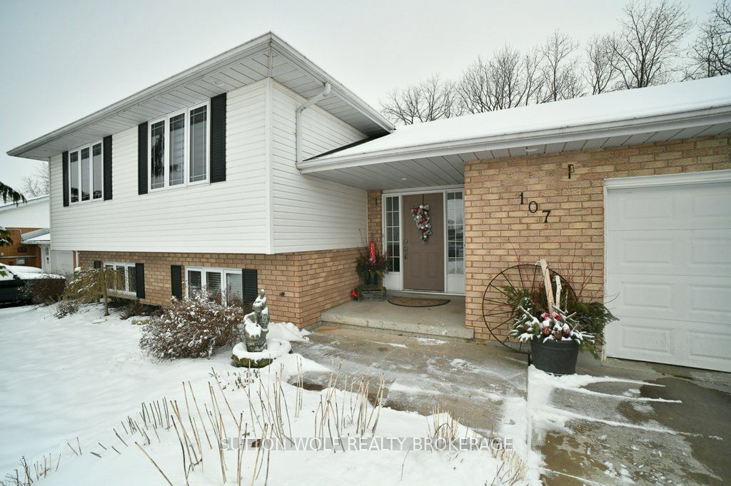 Detached House sold at 107 Mckellar Street, Southwest Middlesex, Glencoe, N0L 1M0 - MLS: X11920676