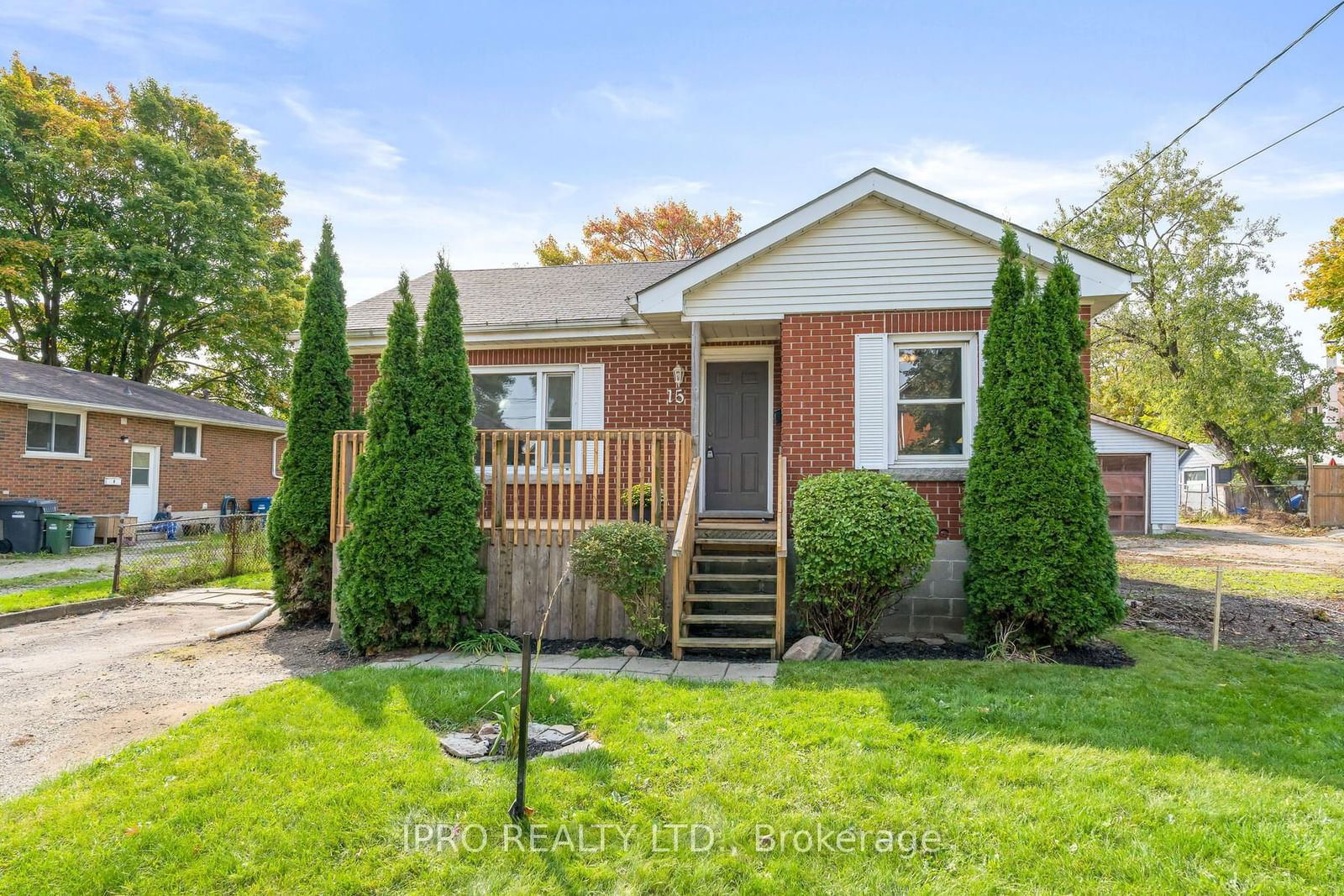 Building at 15 Lawrence Avenue, Guelph, Two Rivers