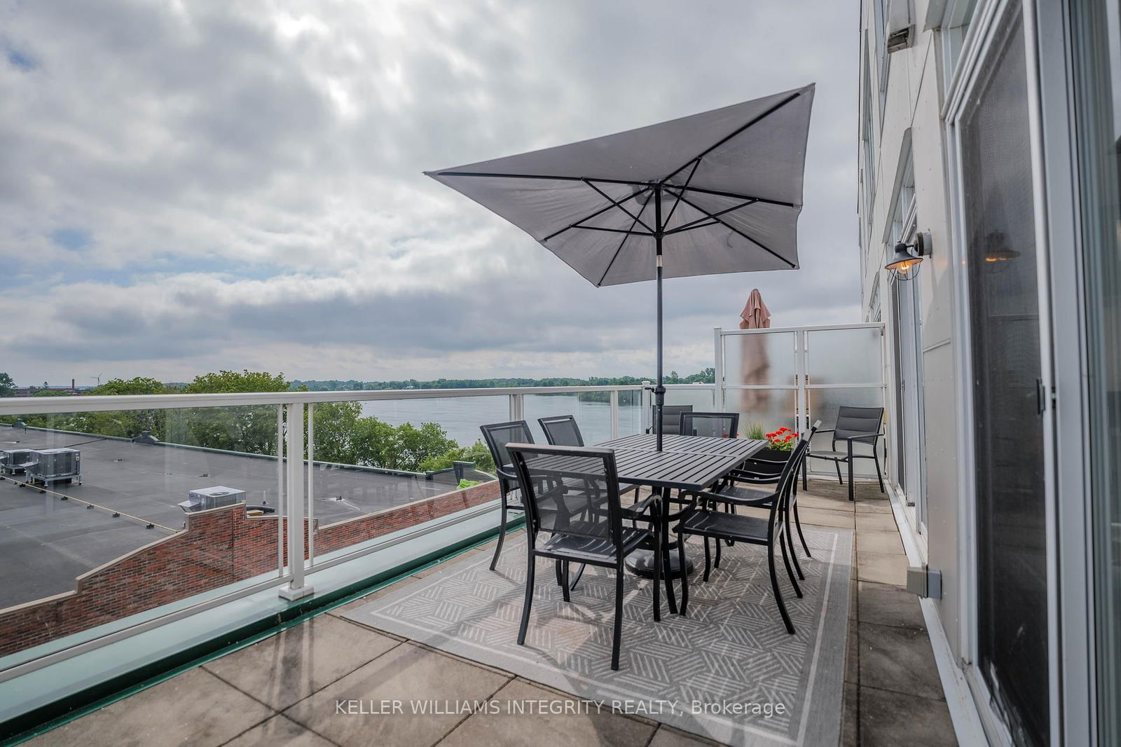 Condo sold at 305-703 COTTON MILL Street, Cornwall, 717 - Cornwall, K6H 7K7 - MLS: X11920788