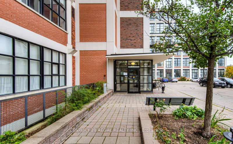home for sale on 102-404 King Street W