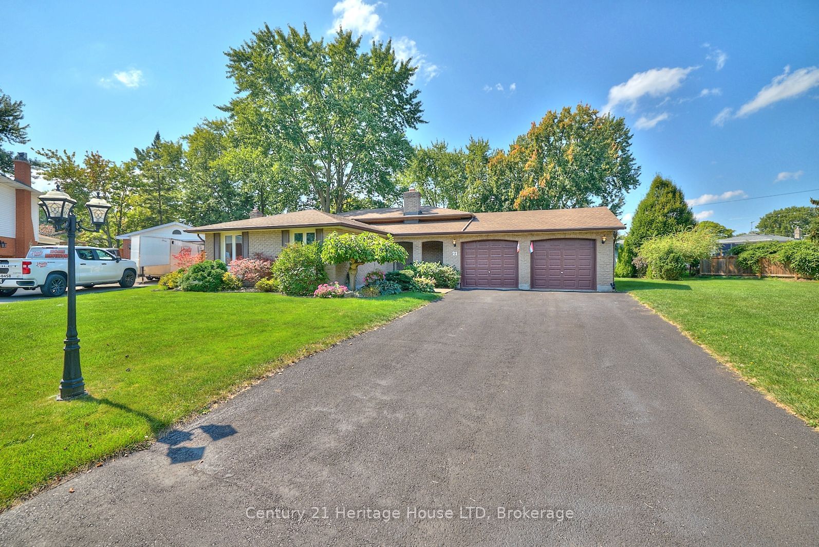 Detached House for sale at 21 Windermere Court, Welland, 767 - N. Welland, L3C 5V4 - MLS: X11921232