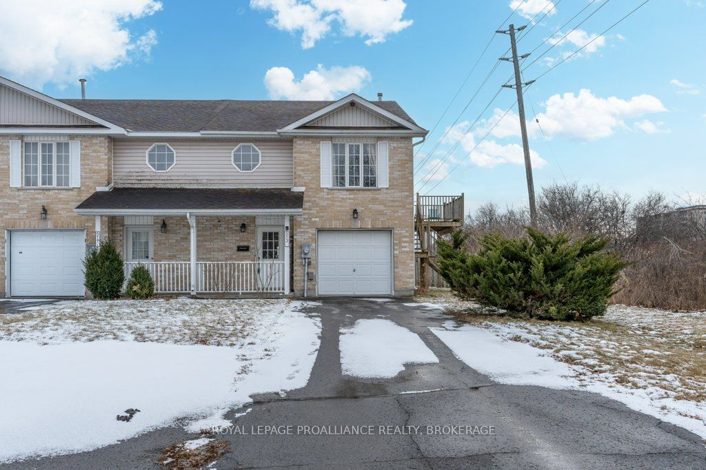 Semi-Detached House for sale at 513 Farnham Court, Kingston, East Gardiners Rd, K7M 8Y1 - MLS: X11921285