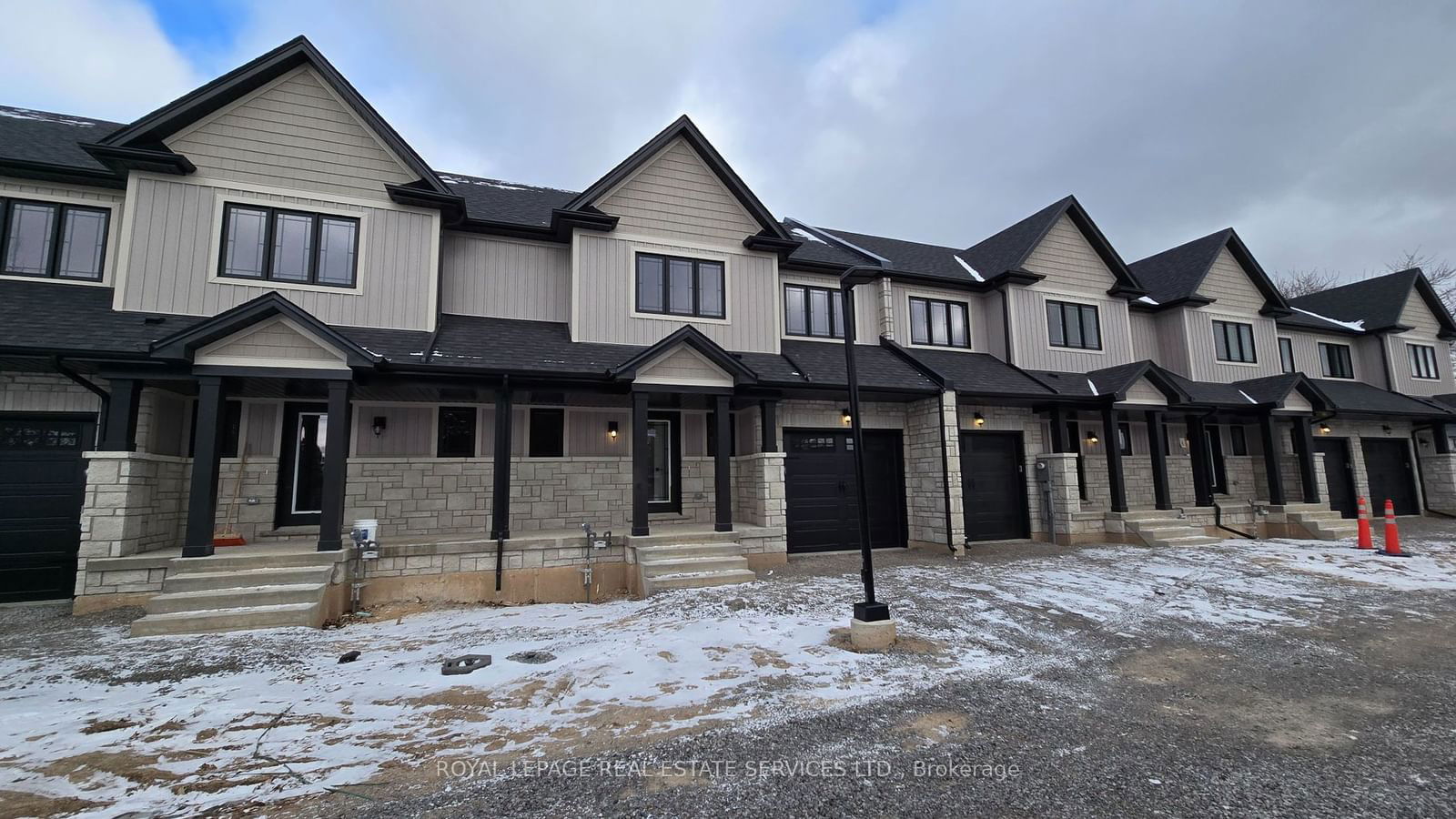 Townhouse for lease at 6-6894 Garner Road, Niagara Falls, L2E 6S5 - MLS: X11921510