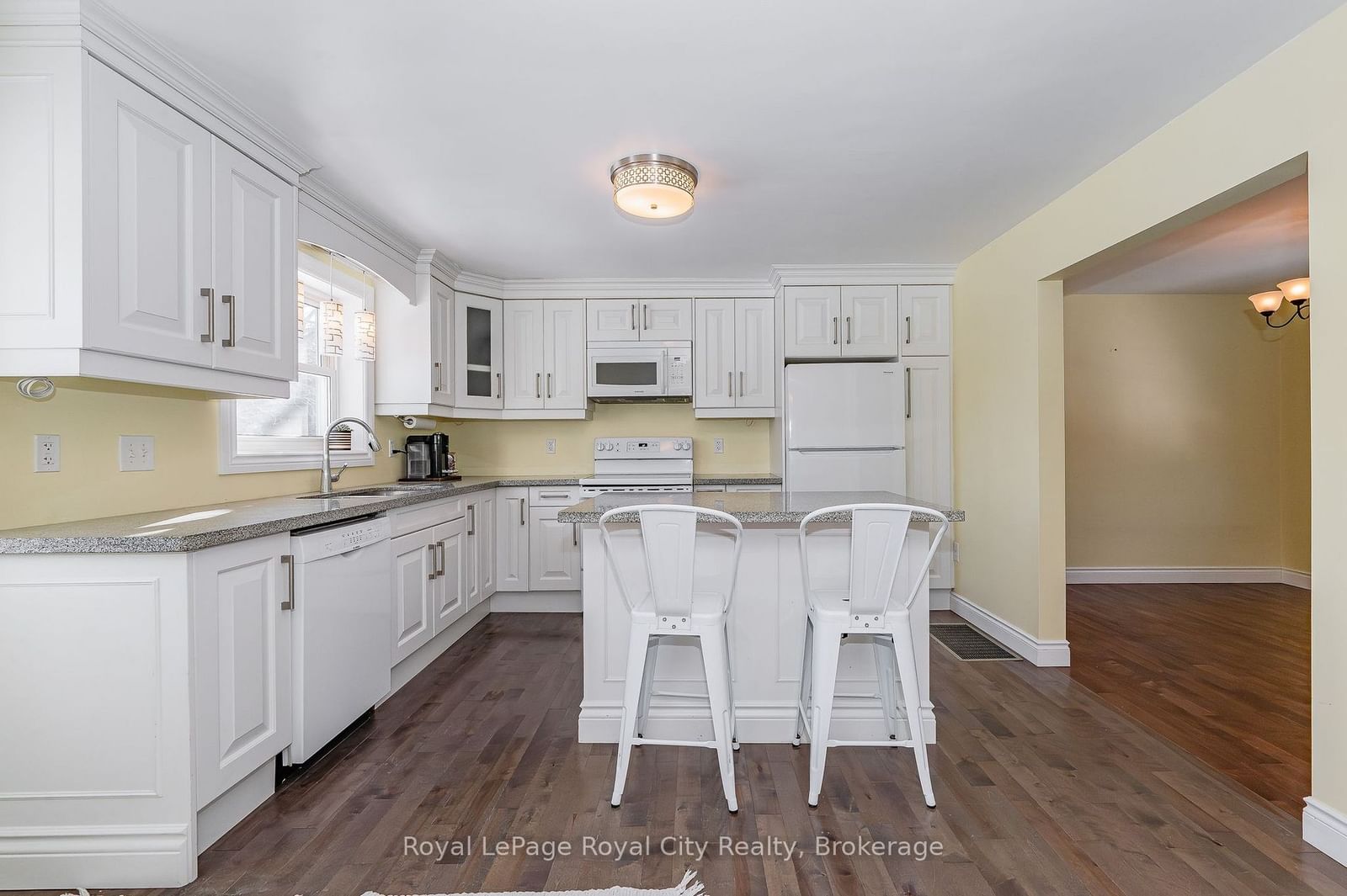 Listing Image 7