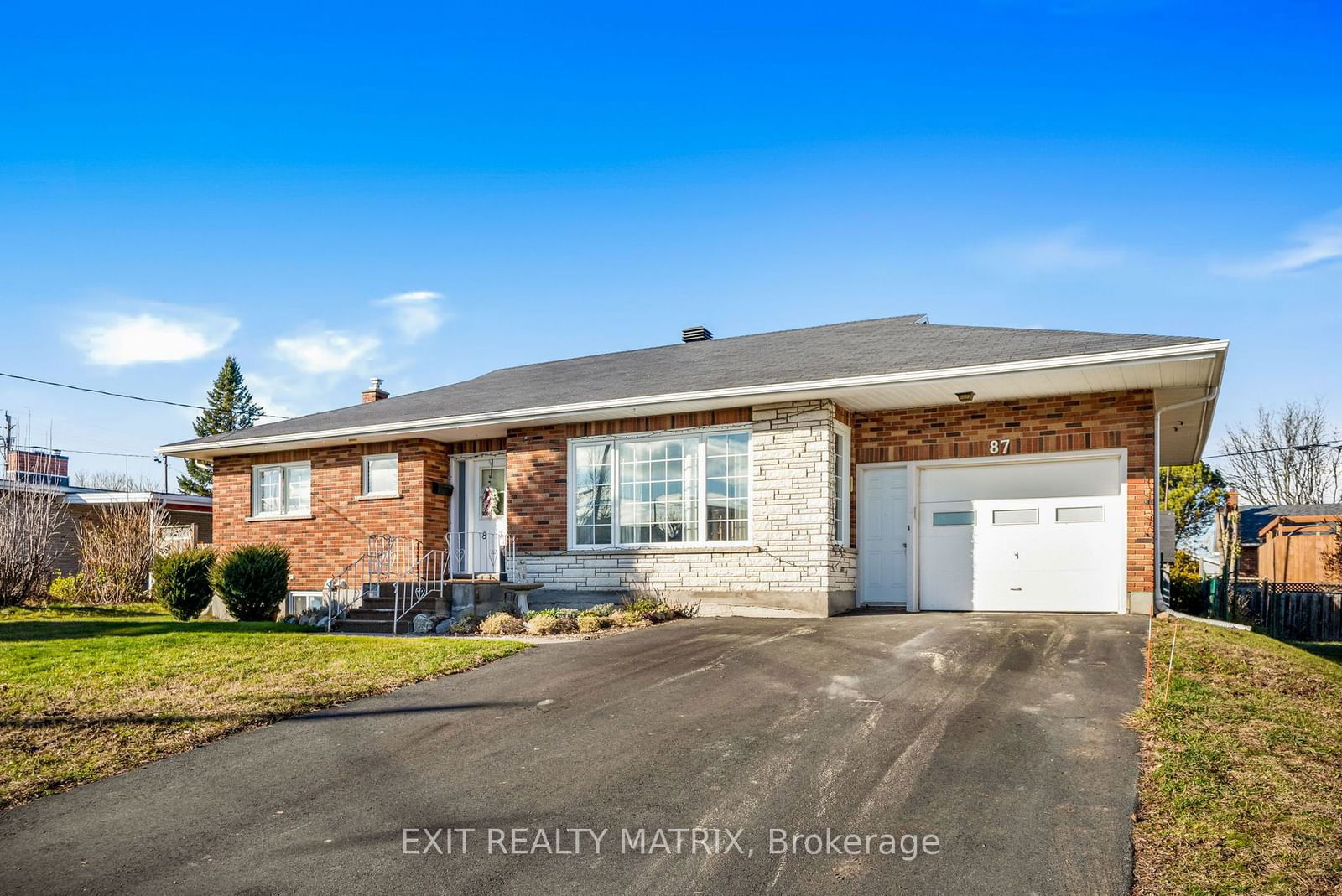 Building at 87 Clement Street, North Glengarry, 719 - Alexandria