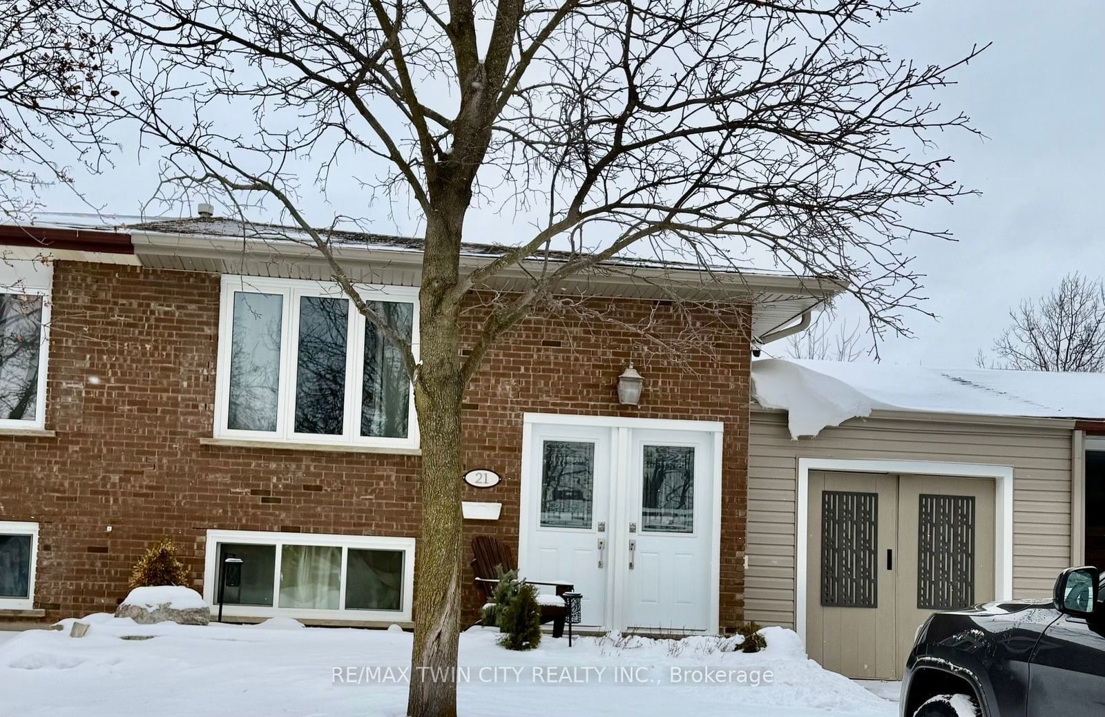 Semi-Detached House leased at 21 Nora Court, Cambridge, N3C 3N1 - MLS: X11922085