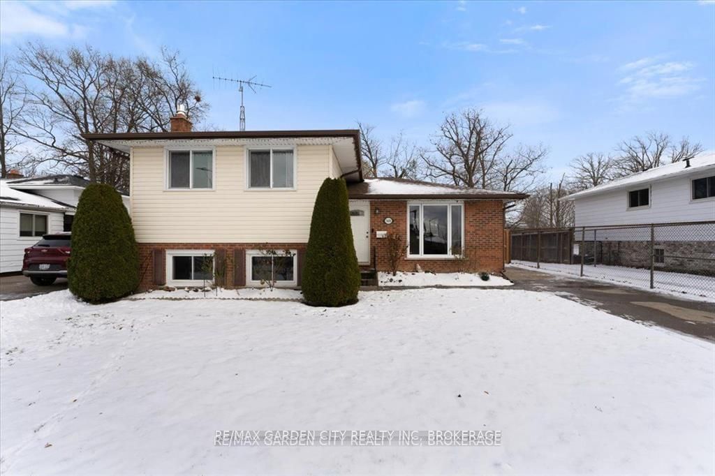 Detached House for sale at 7600 Jubilee Drive, Niagara Falls, 221 - Marineland, L2G 7J6 - MLS: X11922236