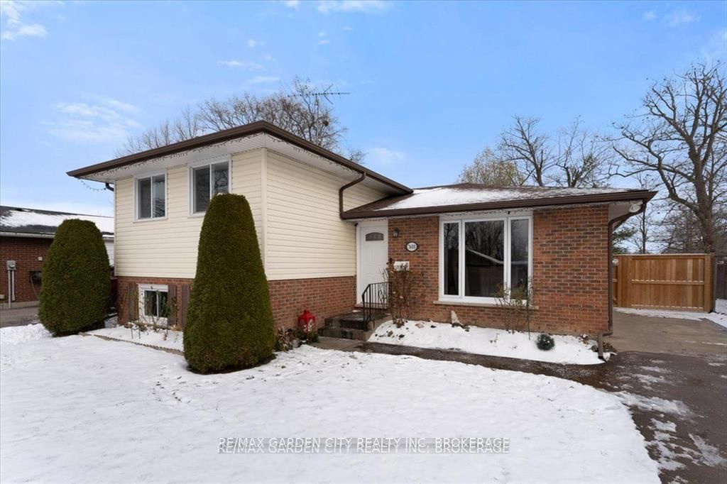 Detached House for sale at 7600 Jubilee Drive, Niagara Falls, 221 - Marineland, L2G 7J6 - MLS: X11922236