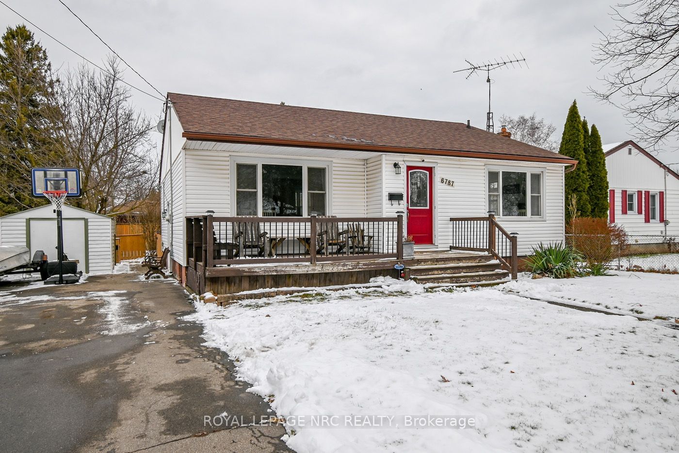 Detached House sold at 6787 Russell Street, Niagara Falls, 206 - Stamford, L2J 1R3 - MLS: X11922248