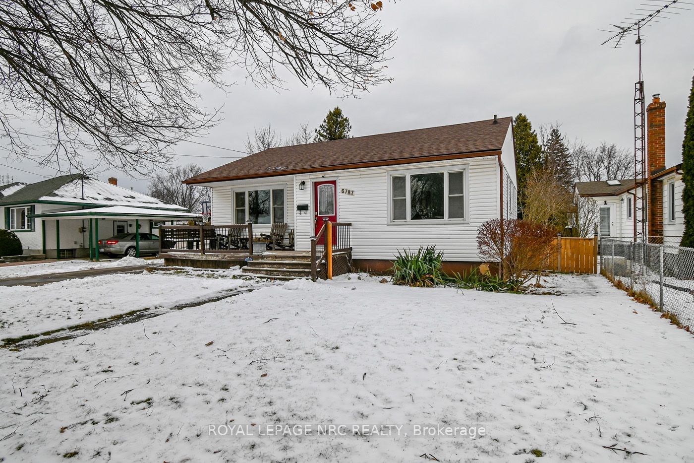 Detached House sold at 6787 Russell Street, Niagara Falls, 206 - Stamford, L2J 1R3 - MLS: X11922248