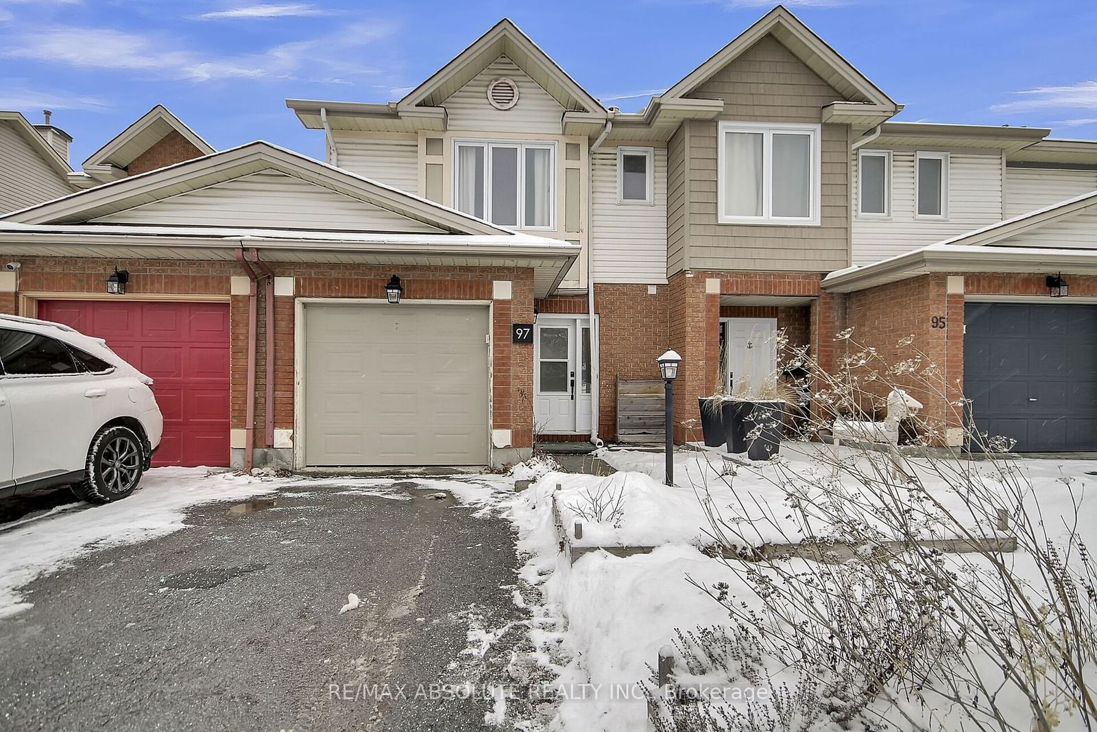 Townhouse sold at 97 Queensbury Drive, Barrhaven, 7706 - Barrhaven - Longfields, K2J 4P3 - MLS: X11922429