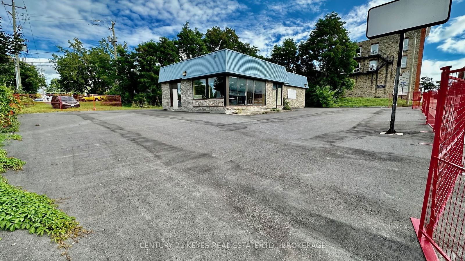 Building at 50 King Street, Gananoque, 821 - Gananoque