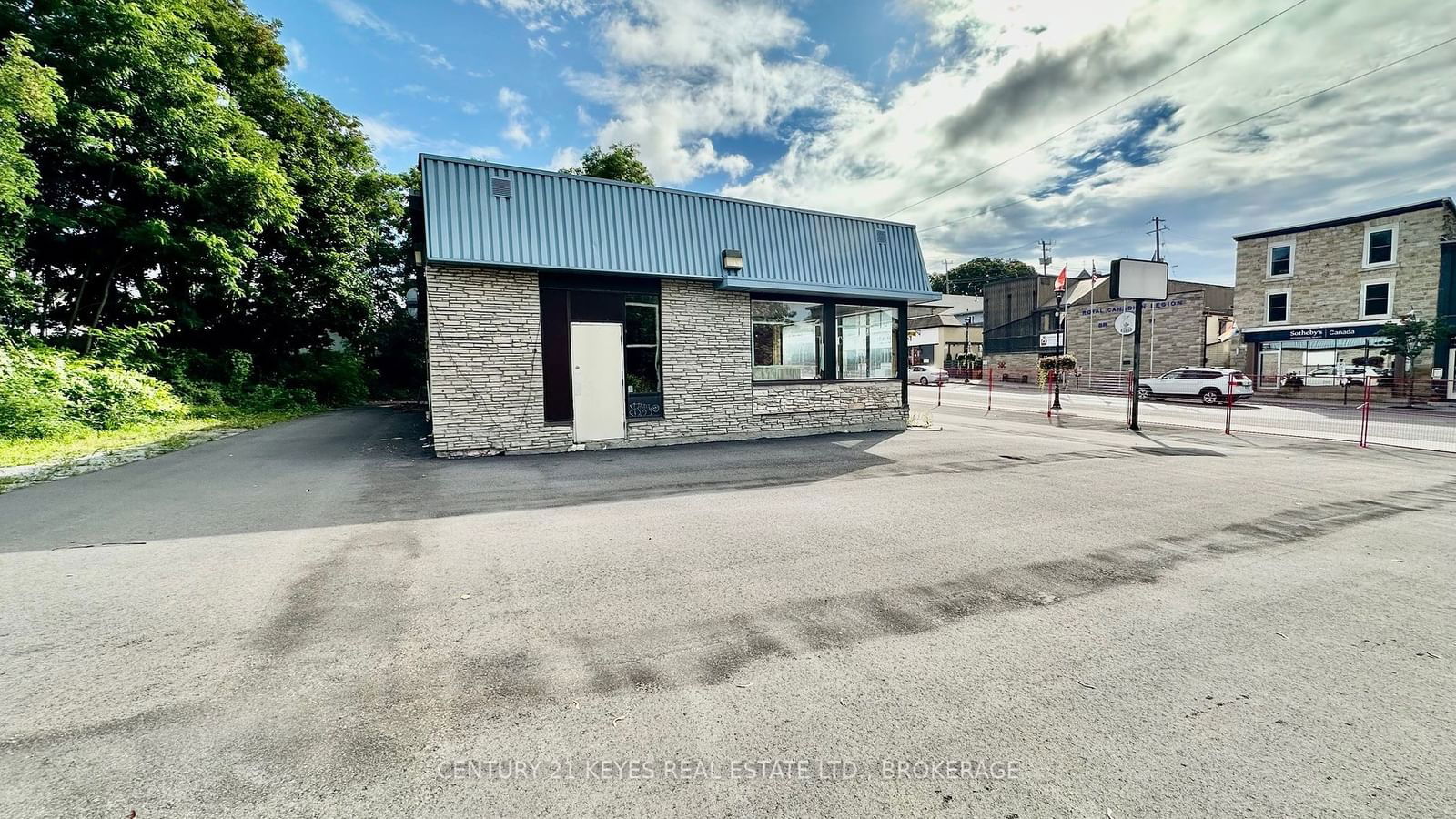 Commercial/Retail for lease at 50 King Street, Gananoque, 821 - Gananoque, K7G 1G2 - MLS: X11922432