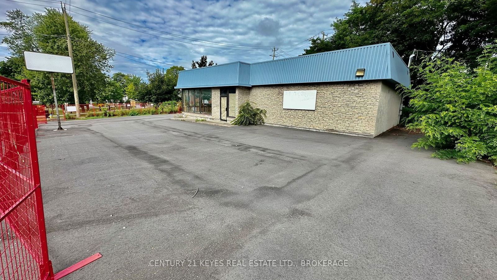 Commercial/Retail for lease at 50 King Street, Gananoque, 821 - Gananoque, K7G 1G2 - MLS: X11922432