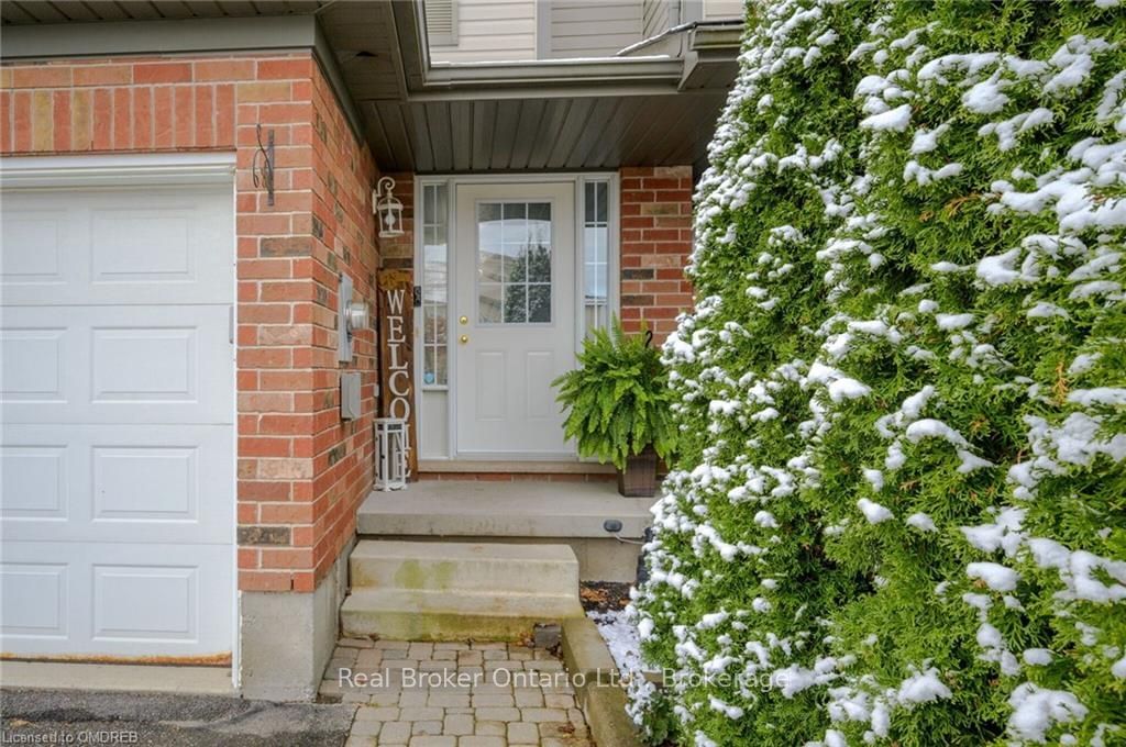 Townhouse sold at 94 Rochefort Street, Kitchener, N2R 1V6 - MLS: X11922684