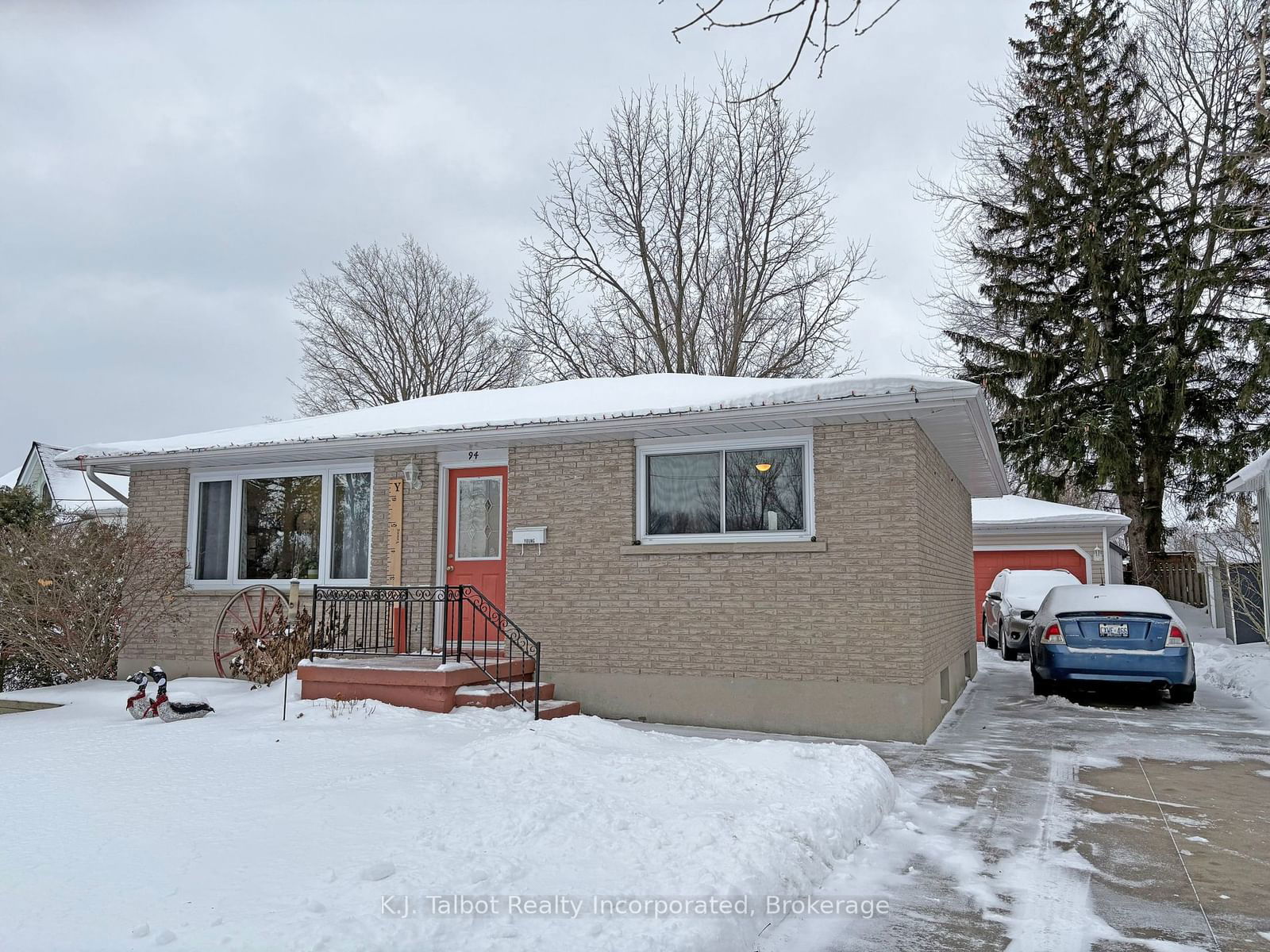 Detached House for sale at 94 Montcalm Street, Goderich, Goderich Town, N7A 1W1 - MLS: X11922928