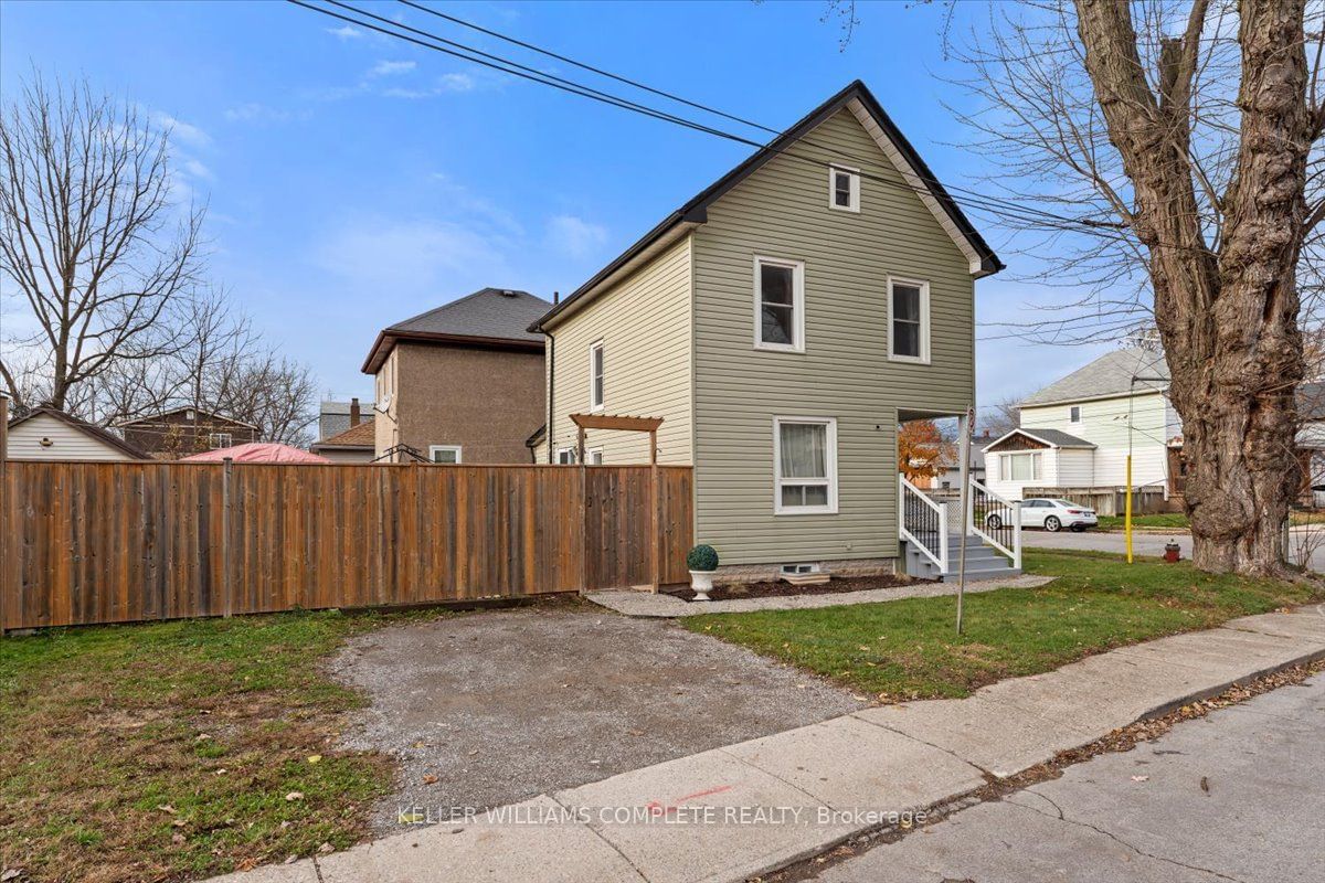 Detached House for sale at 23 John Street, Welland, 768 - Welland Downtown, L3B 3S1 - MLS: X11922935