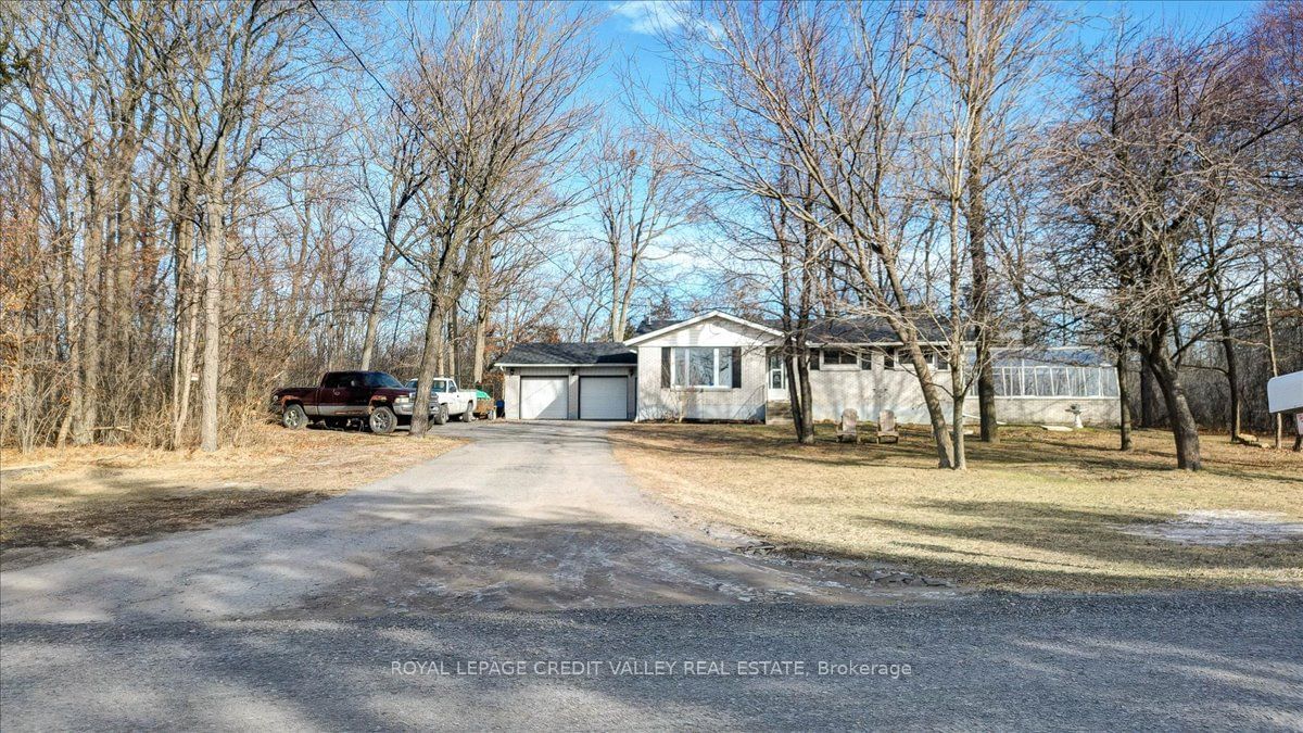 Building at 170 Crofton Road, Prince Edward County, Sophiasburgh