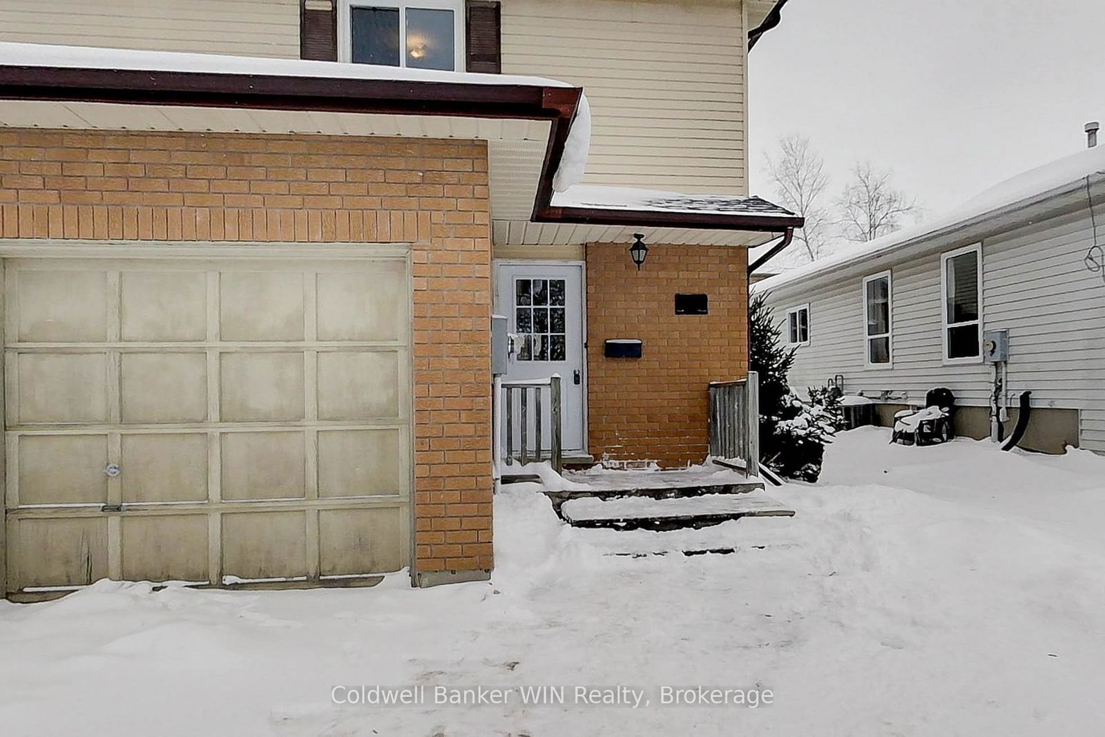 Semi-Detached House sold at 170 Melissa Crescent, Wellington North, Mount Forest, N0G 2L3 - MLS: X11923129