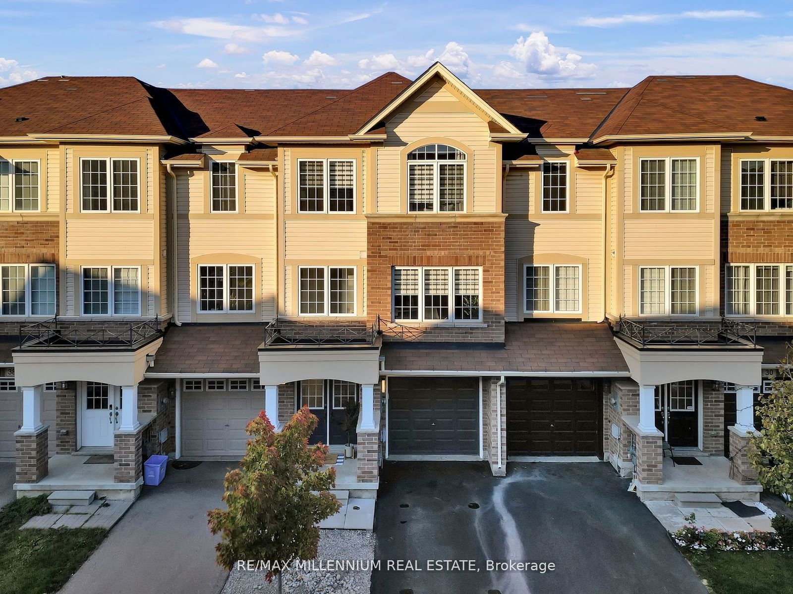 Townhouse sold at 34 Mayland Trail, Hamilton, Stoney Creek, L8J 0G4 - MLS: X11923418