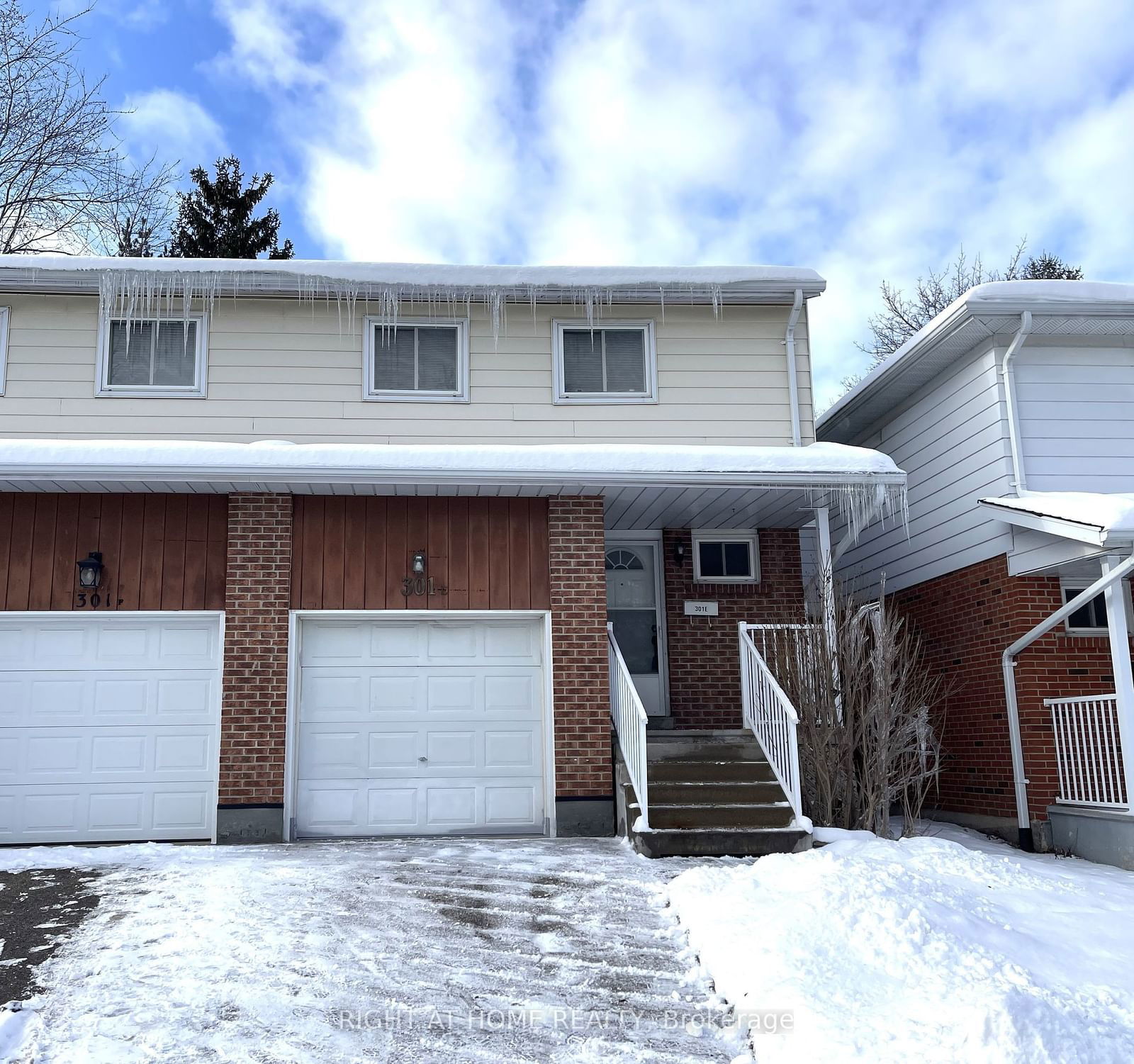 Townhouse for sale at 301E Bluevale Street, Waterloo, N2J 4H6 - MLS: X11923629