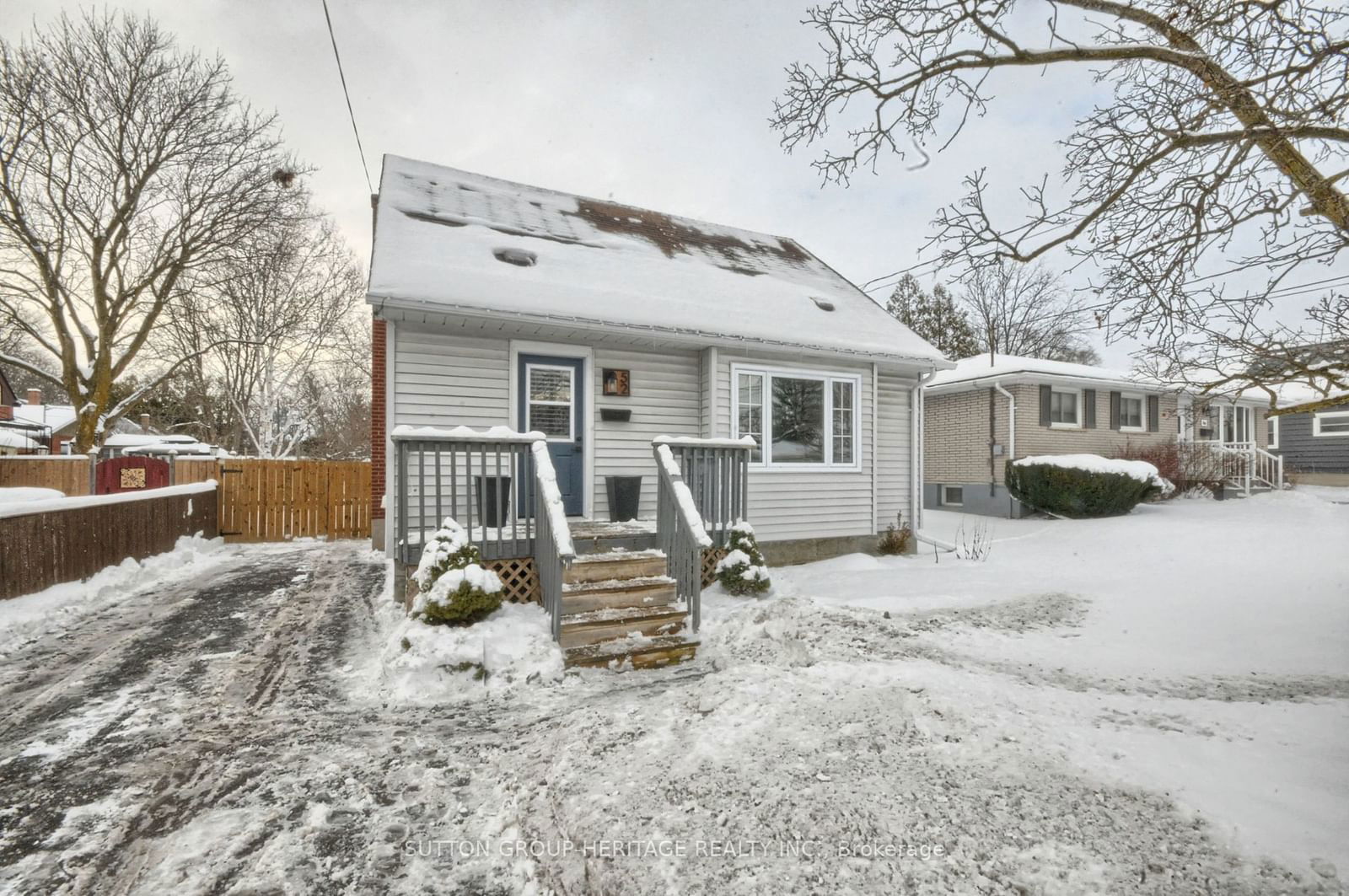 Detached House sold at 52 St David Street, Kawartha Lakes, Lindsay, K9V 1N3 - MLS: X11923703