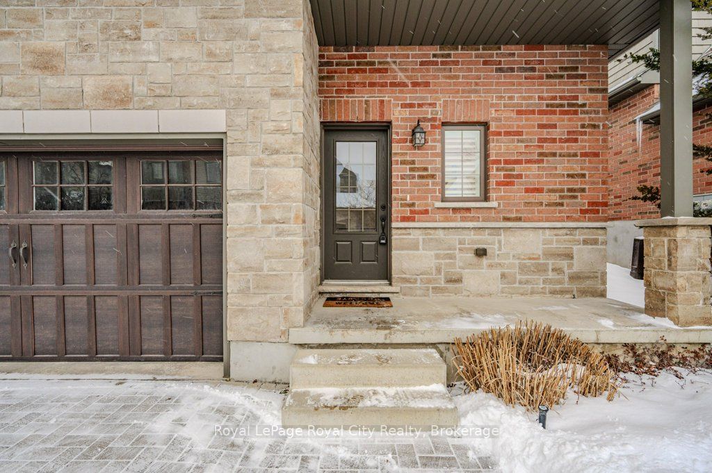 Townhouse sold at 7-146 Downey Road, Guelph, Kortright Hills, N1C 0A2 - MLS: X11923826