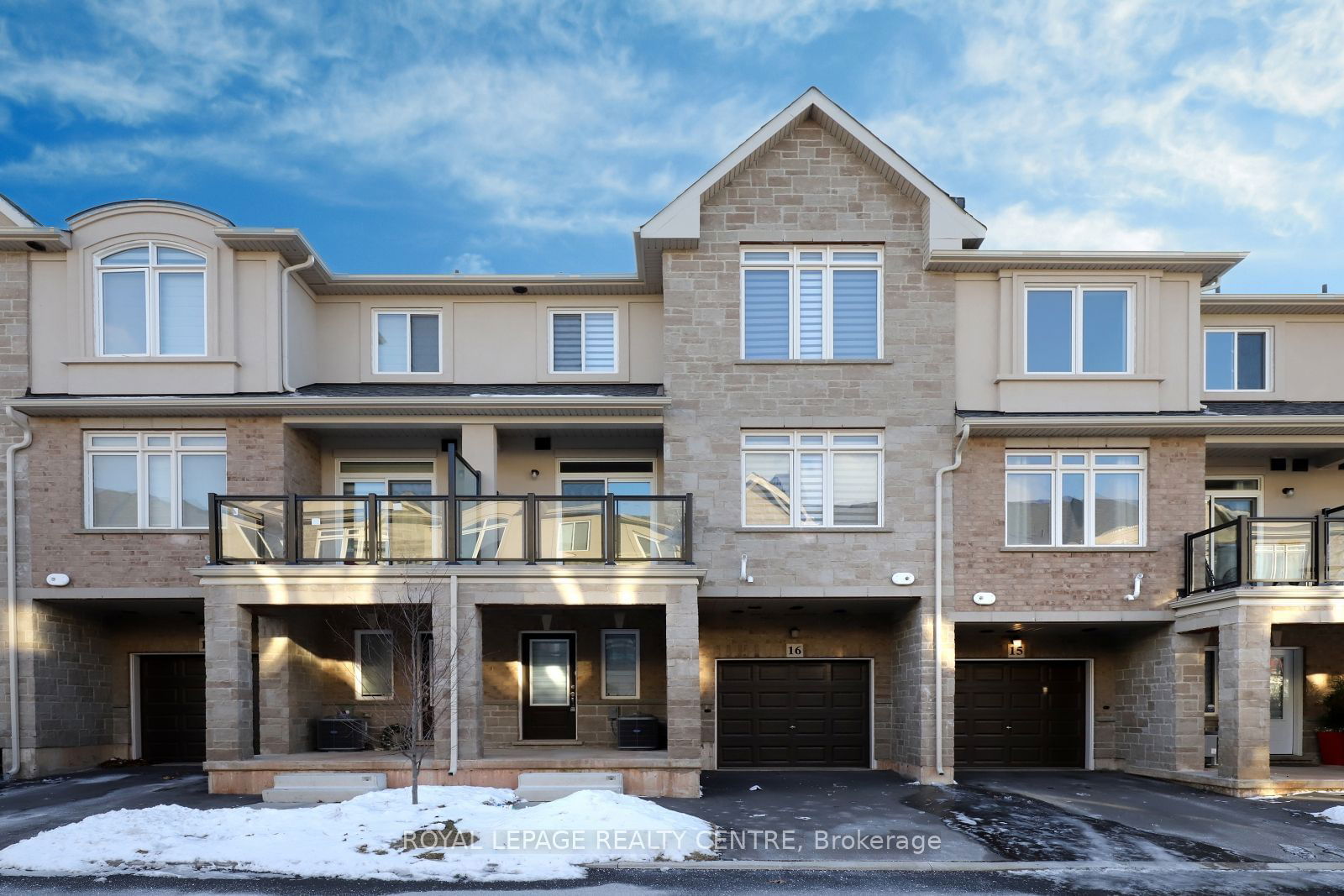 Townhouse for lease at 16-40 Zinfandel Drive, Hamilton, Winona, L8E 0L1 - MLS: X11924041