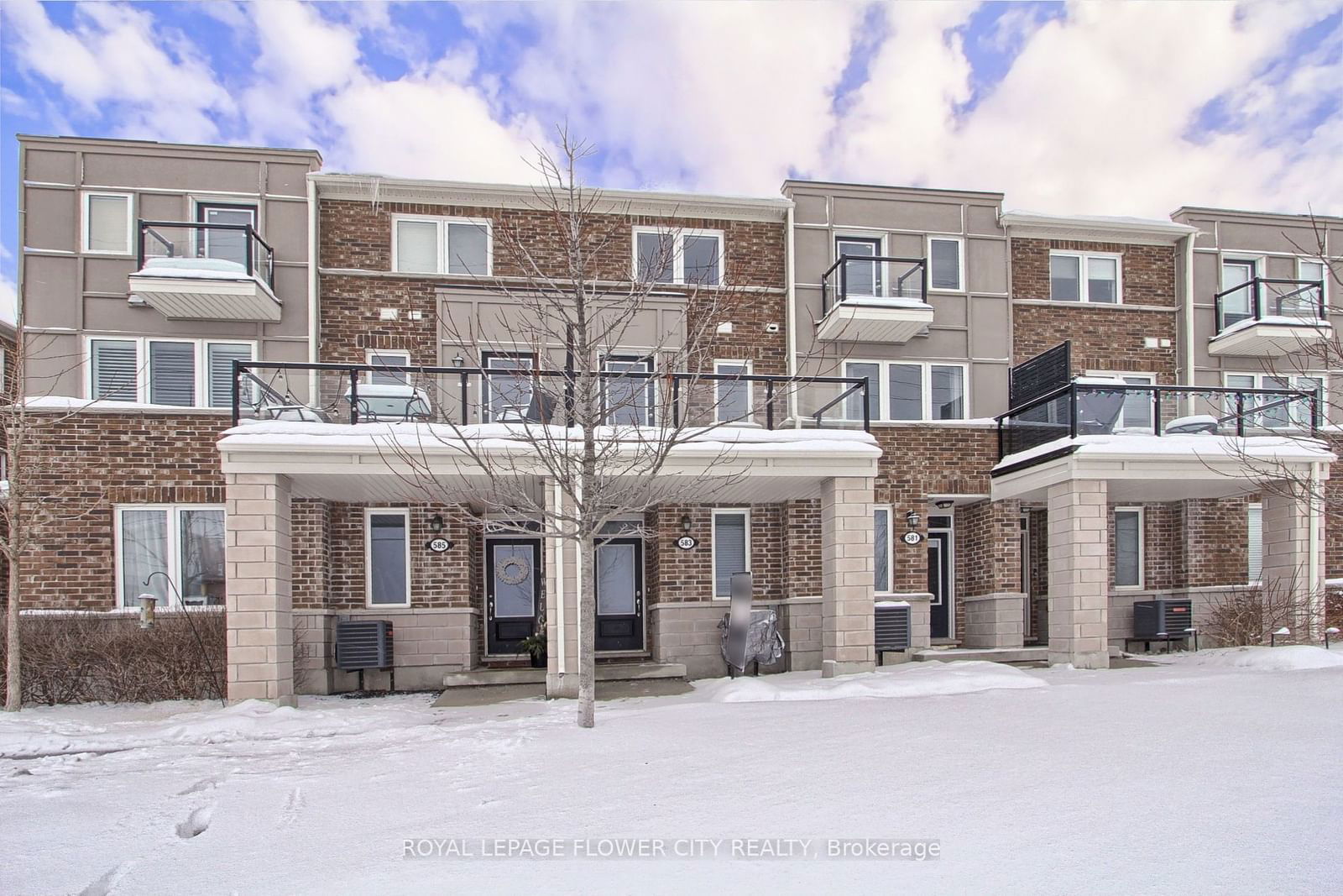 Townhouse sold at 583 Goldenrod Lane, Kitchener, N2R 0L7 - MLS: X11924487