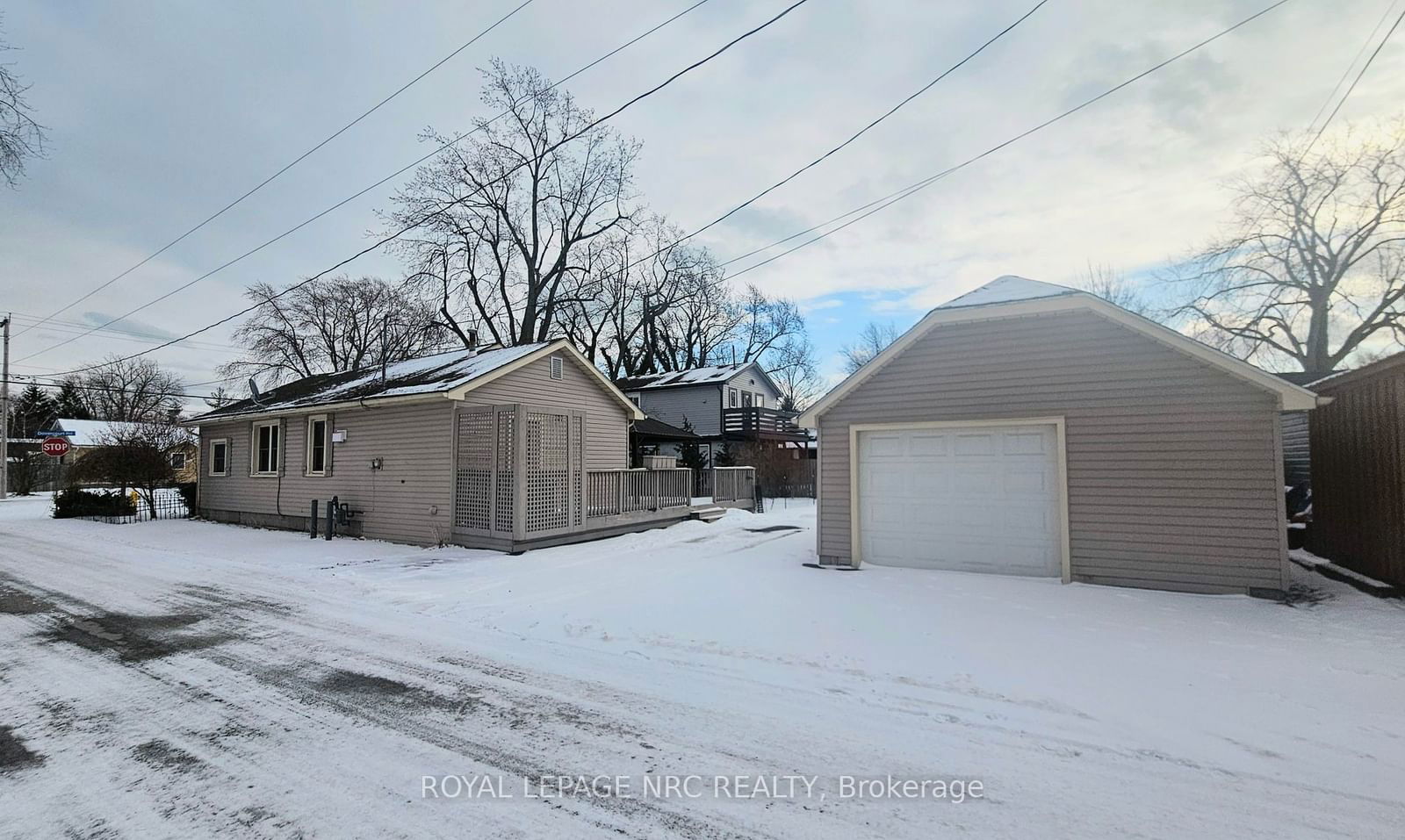 Detached House leased at 329 Dovercourt Road, Fort Erie, 337 - Crystal Beach, L0S 1B0 - MLS: X11924555