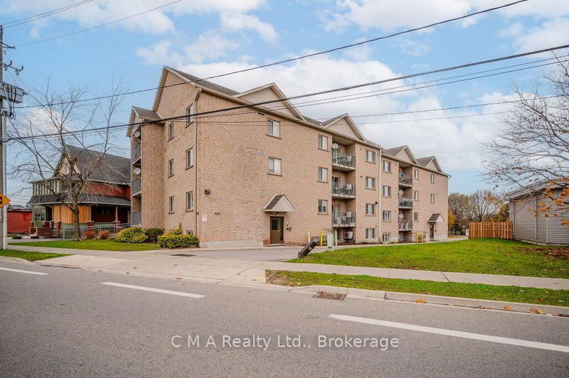 home for sale on 302-1522 King Street E