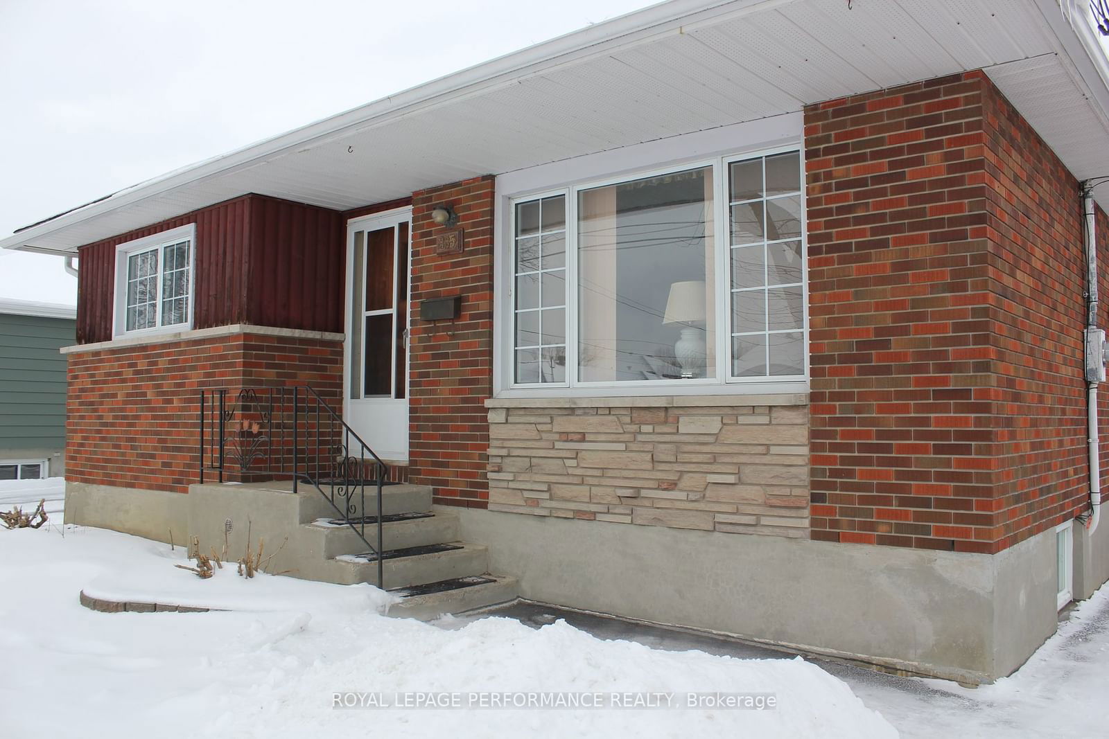 Detached House sold at 335 Fourteenth Street, Cornwall, 717 - Cornwall, K6J 3J4 - MLS: X11924623