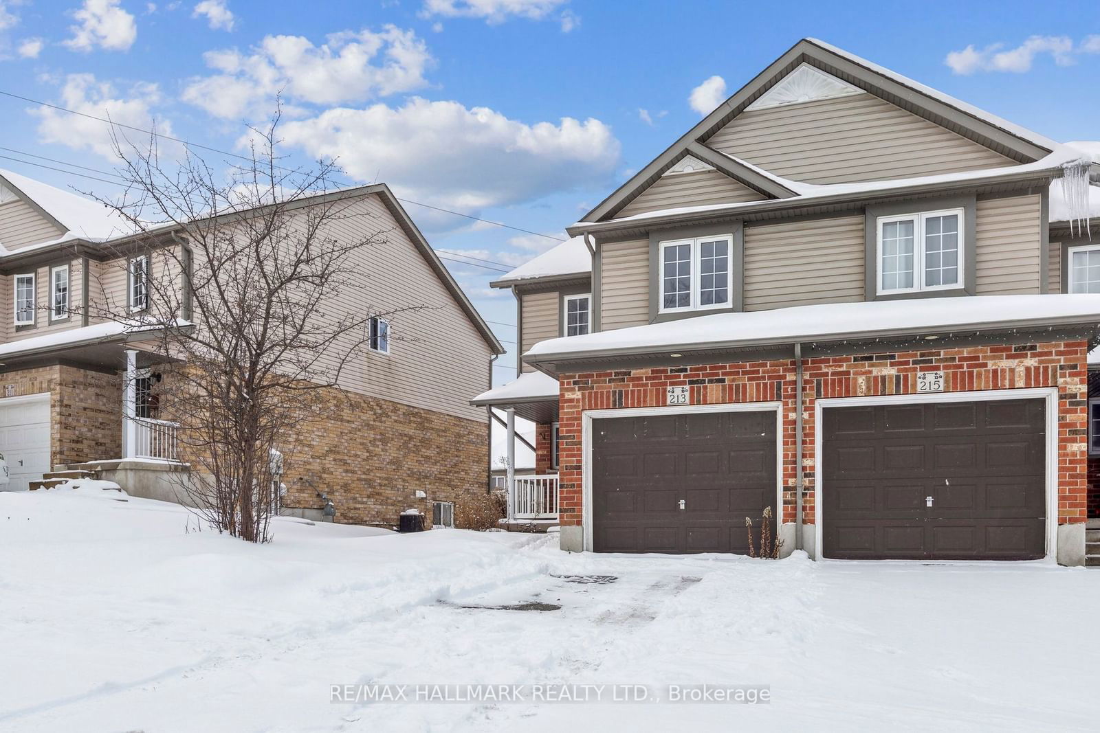 Townhouse for lease at 213 Snowdrop Crescent, Kitchener, N2E 4C2 - MLS: X11924655