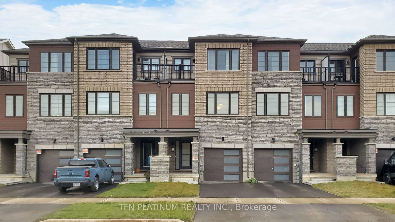 Townhouse for lease at 221 Gillespie Drive, Brantford, N3T 0W8 - MLS: X11924668