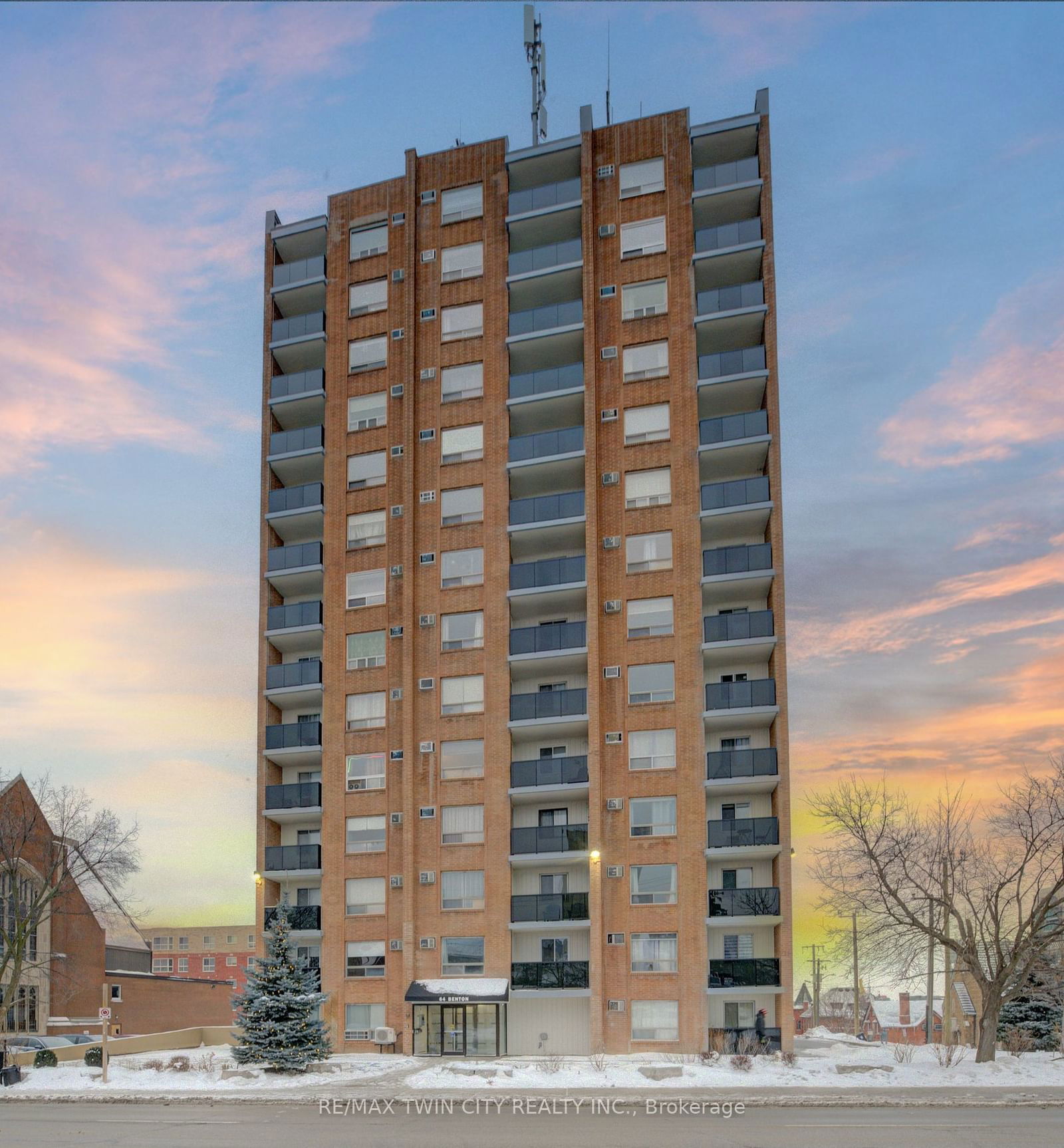 Condo for sale at 1205-64 Benton Street, Kitchener, N2G 4L9 - MLS: X11924884