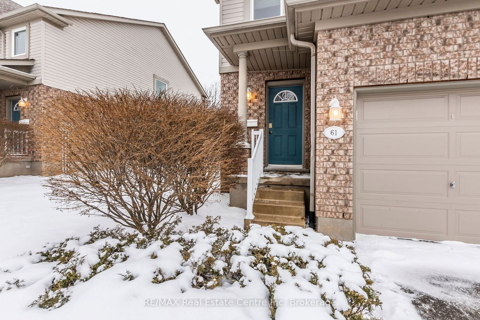 Townhouse sold at 61 Roehampton Crescent, Guelph, Pine Ridge, N1L 1M8 - MLS: X11925016