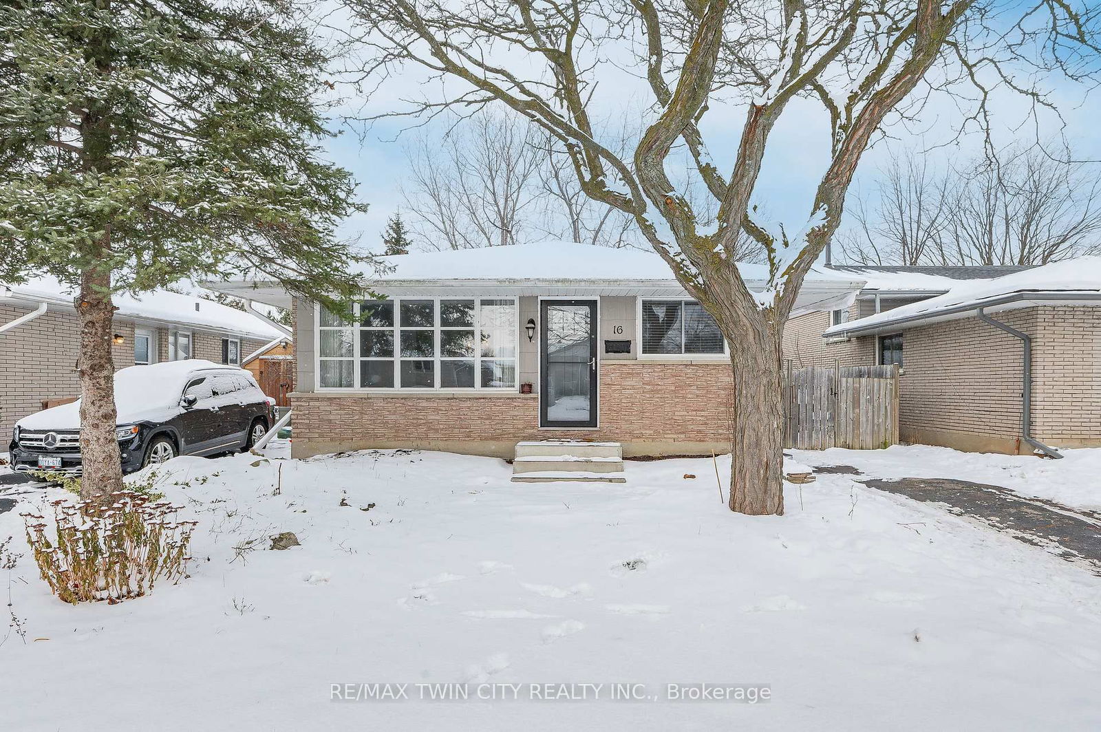 Semi-Detached House sold at 16 Overlea Crescent, Kitchener, N2M 5A9 - MLS: X11925065