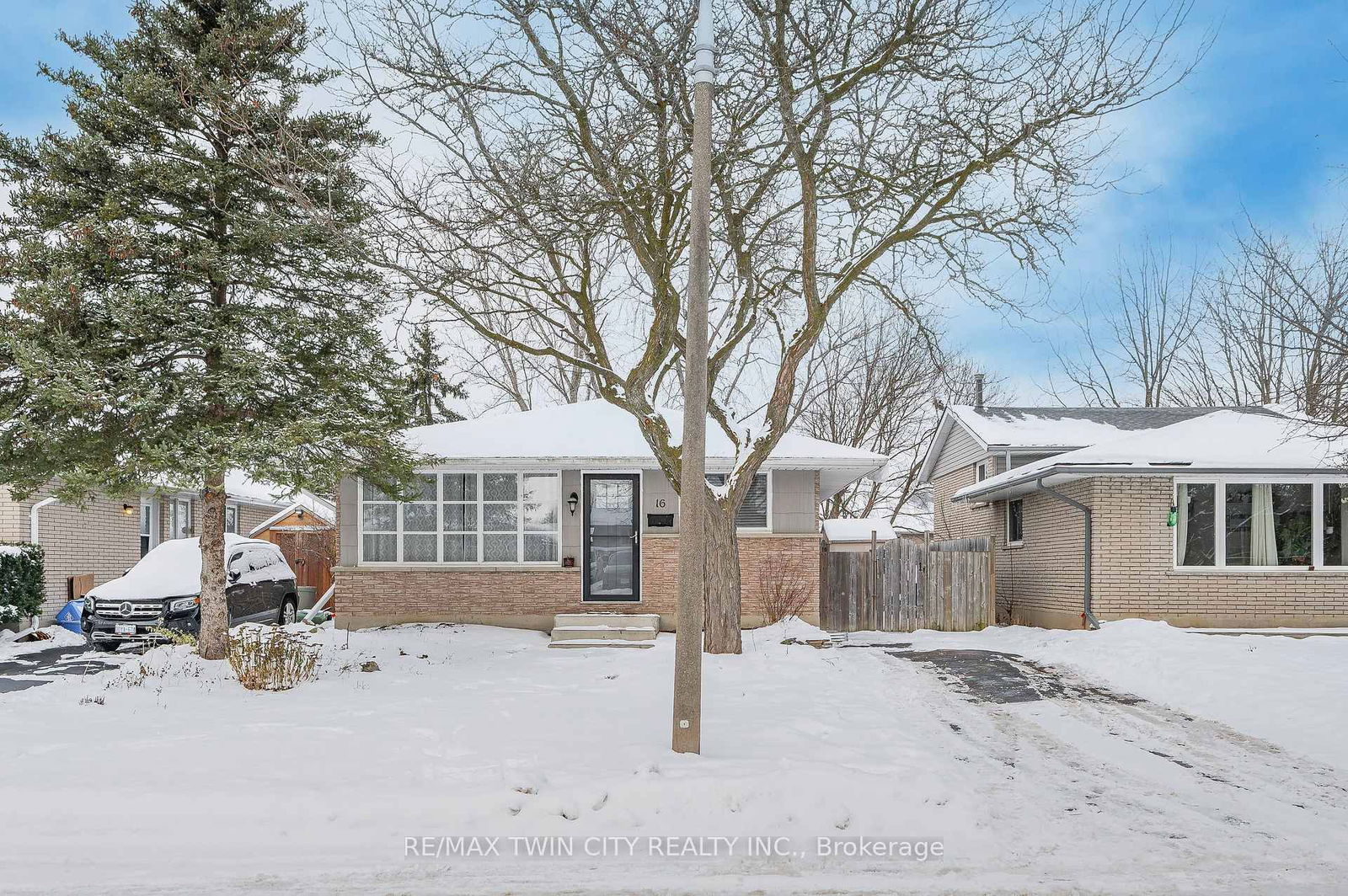 Semi-Detached House sold at 16 Overlea Crescent, Kitchener, N2M 5A9 - MLS: X11925065