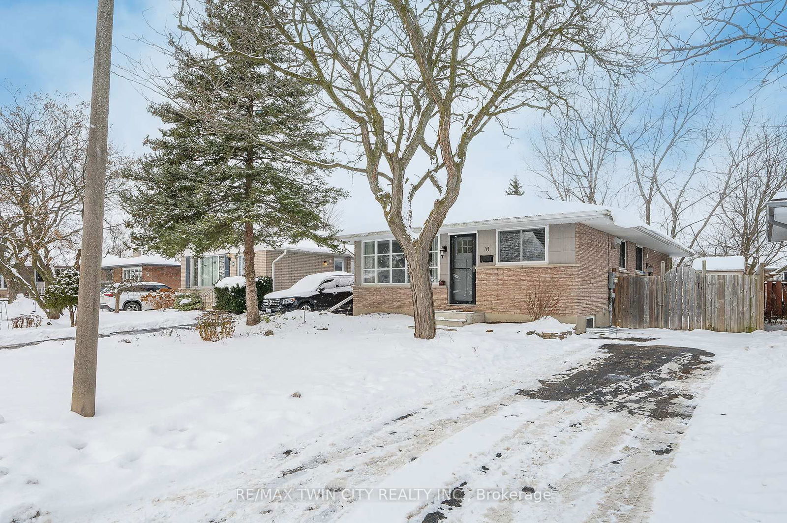 Semi-Detached House sold at 16 Overlea Crescent, Kitchener, N2M 5A9 - MLS: X11925065