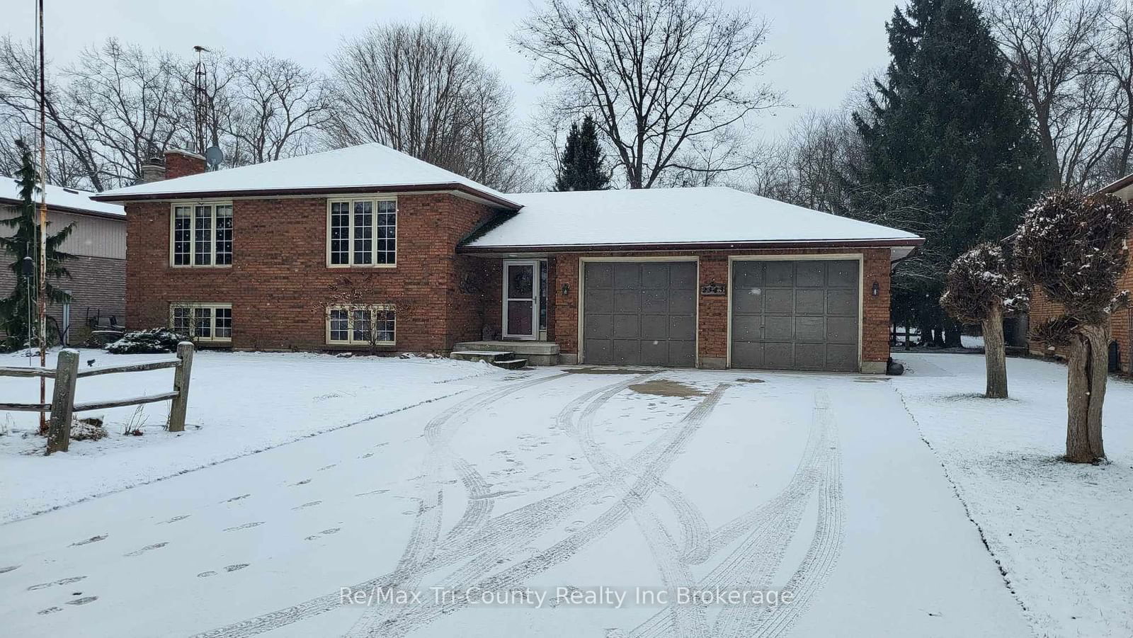 Detached House for sale at 2343 Church Street, Strathroy-Caradoc, Mount Brydges, N0L 1W0 - MLS: X11925145