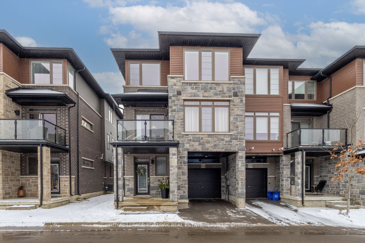 Townhouse sold at 274-30 Times Square, Hamilton, Stoney Creek Mountain, L8J 0L9 - MLS: X11925258