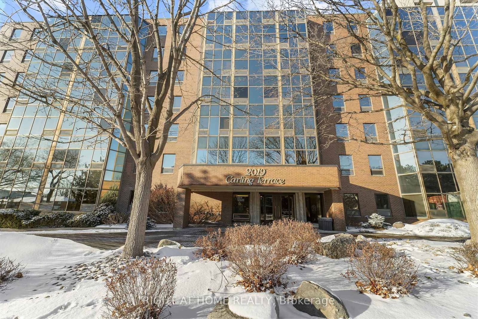 Condo sold at 609-2019 Carling Avenue, Carlingwood - Westboro and Area, 5103 - Carlingwood, K2A 4A2 - MLS: X11925315