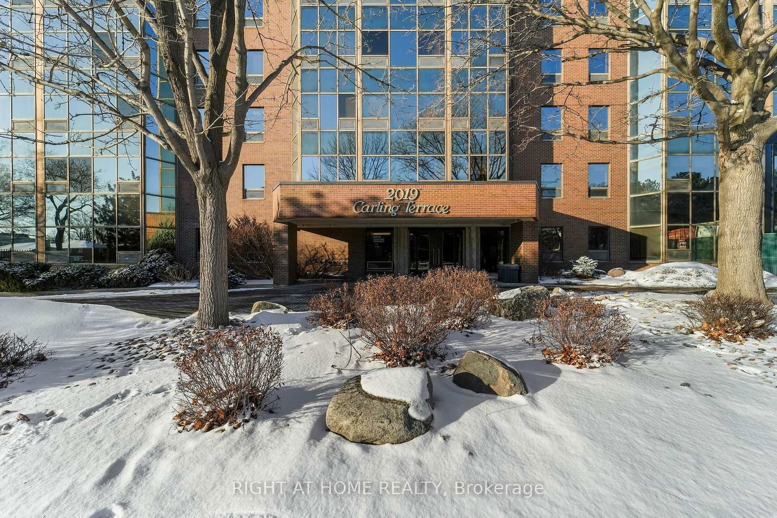 Condo sold at 609-2019 Carling Avenue, Carlingwood - Westboro and Area, 5103 - Carlingwood, K2A 4A2 - MLS: X11925315