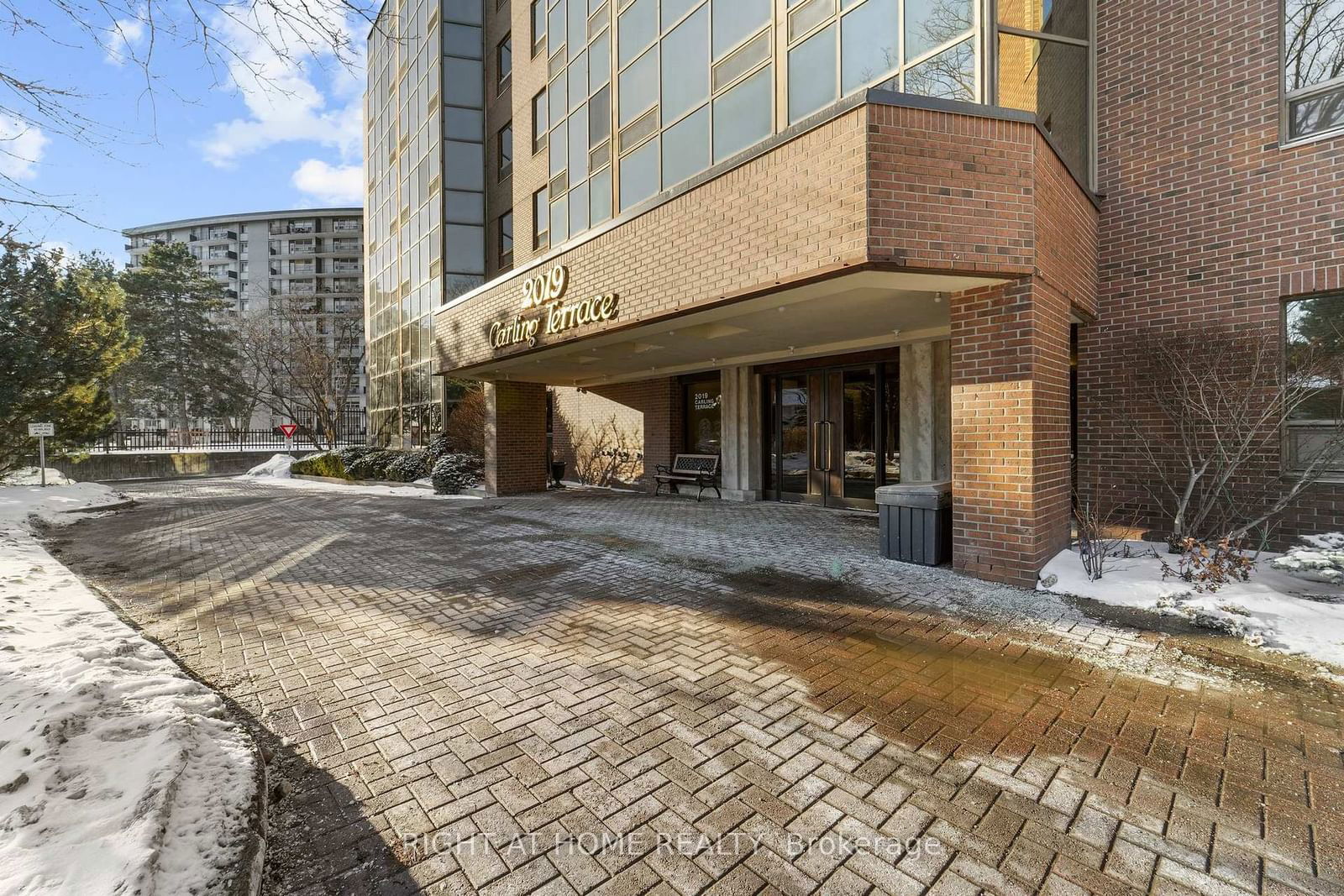 Condo sold at 609-2019 Carling Avenue, Carlingwood - Westboro and Area, 5103 - Carlingwood, K2A 4A2 - MLS: X11925315