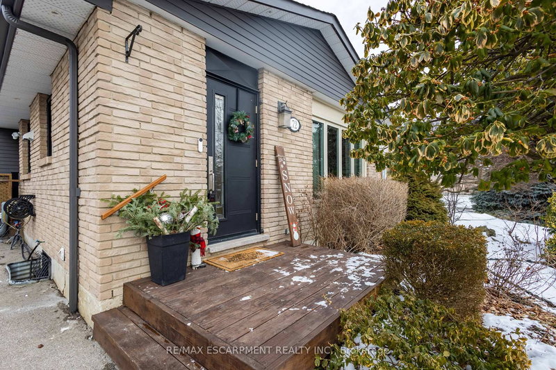 72 Athenia Dr, Hamilton, L8J 1S8 | Image 2