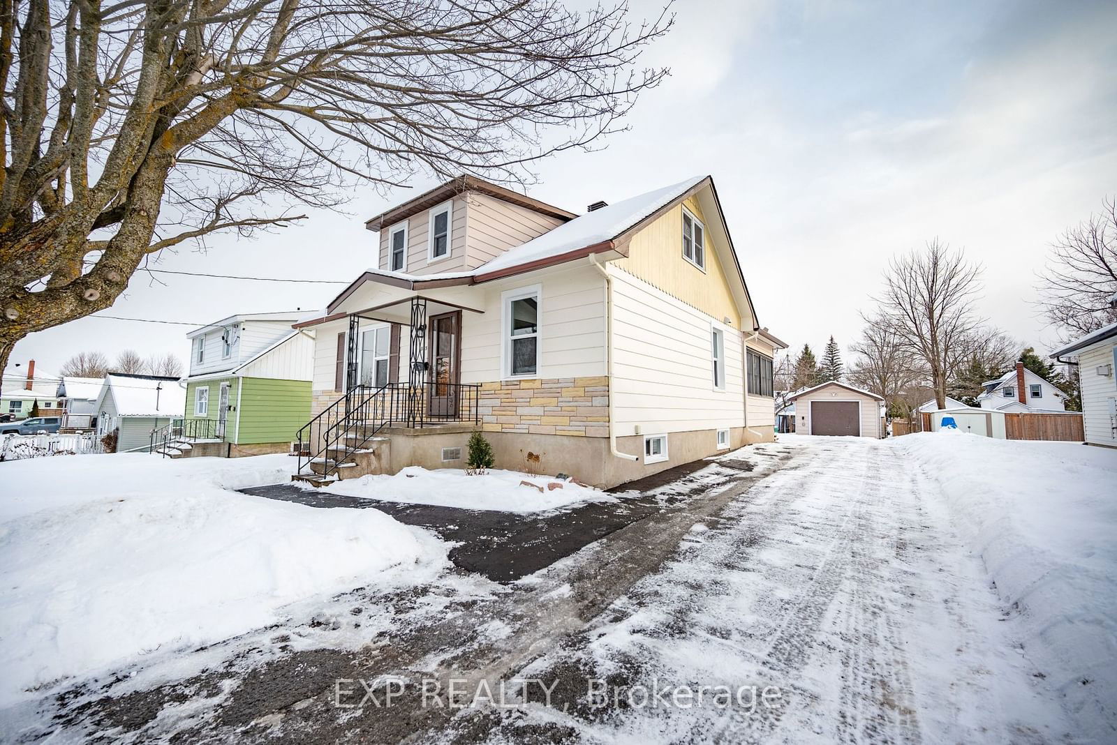 Detached House for sale at 333 Joffre Avenue, Renfrew, 540 - Renfrew, K7V 3L6 - MLS: X11925436