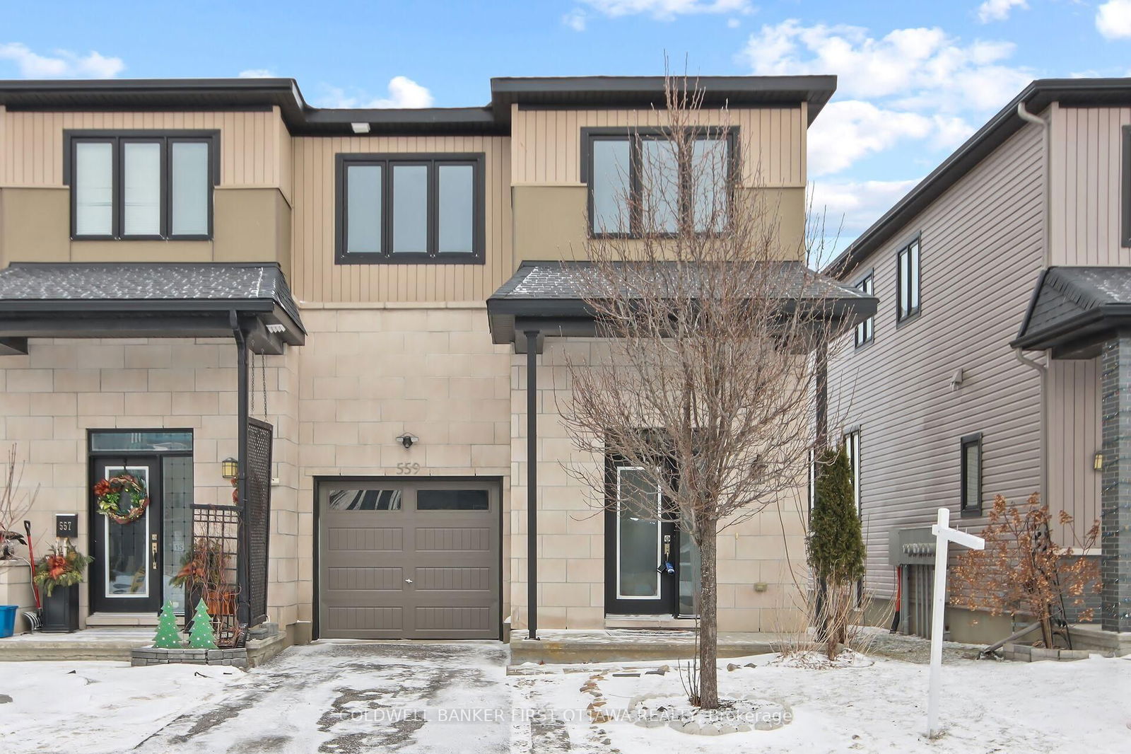 Townhouse sold at 559 Radiant Private Pt, Ottawa, Kanata - Emerald Meadows/Trailwest, K2M 0M7 - MLS: X11925731