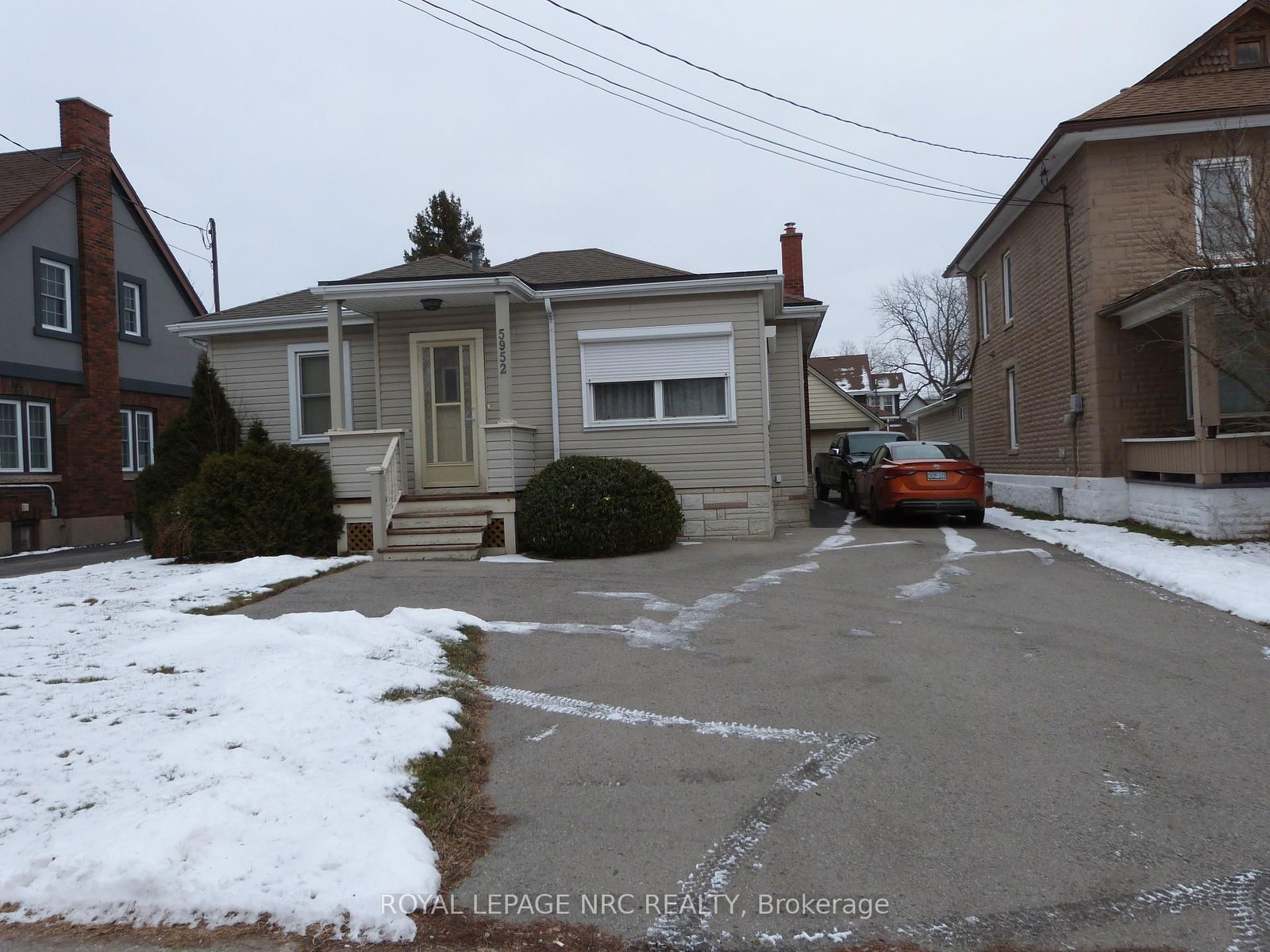 Building at 5952 Dorchester Road, Niagara Falls, Dorchester